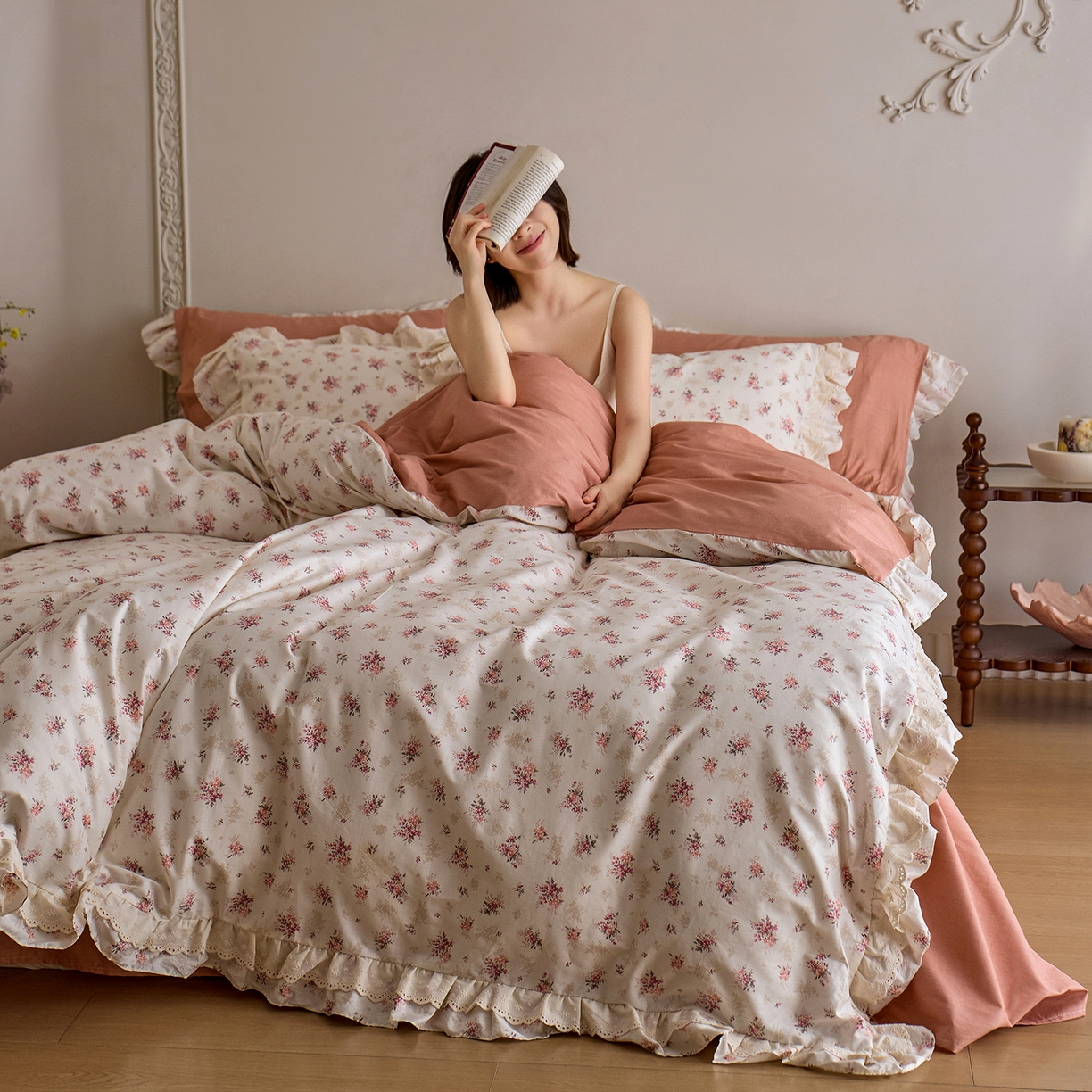 91家纺网 家纺一手货源 找家纺 梵克保罗 2026春夏新品全棉纯棉13372法式双层花边系列四件套 屋顶花园