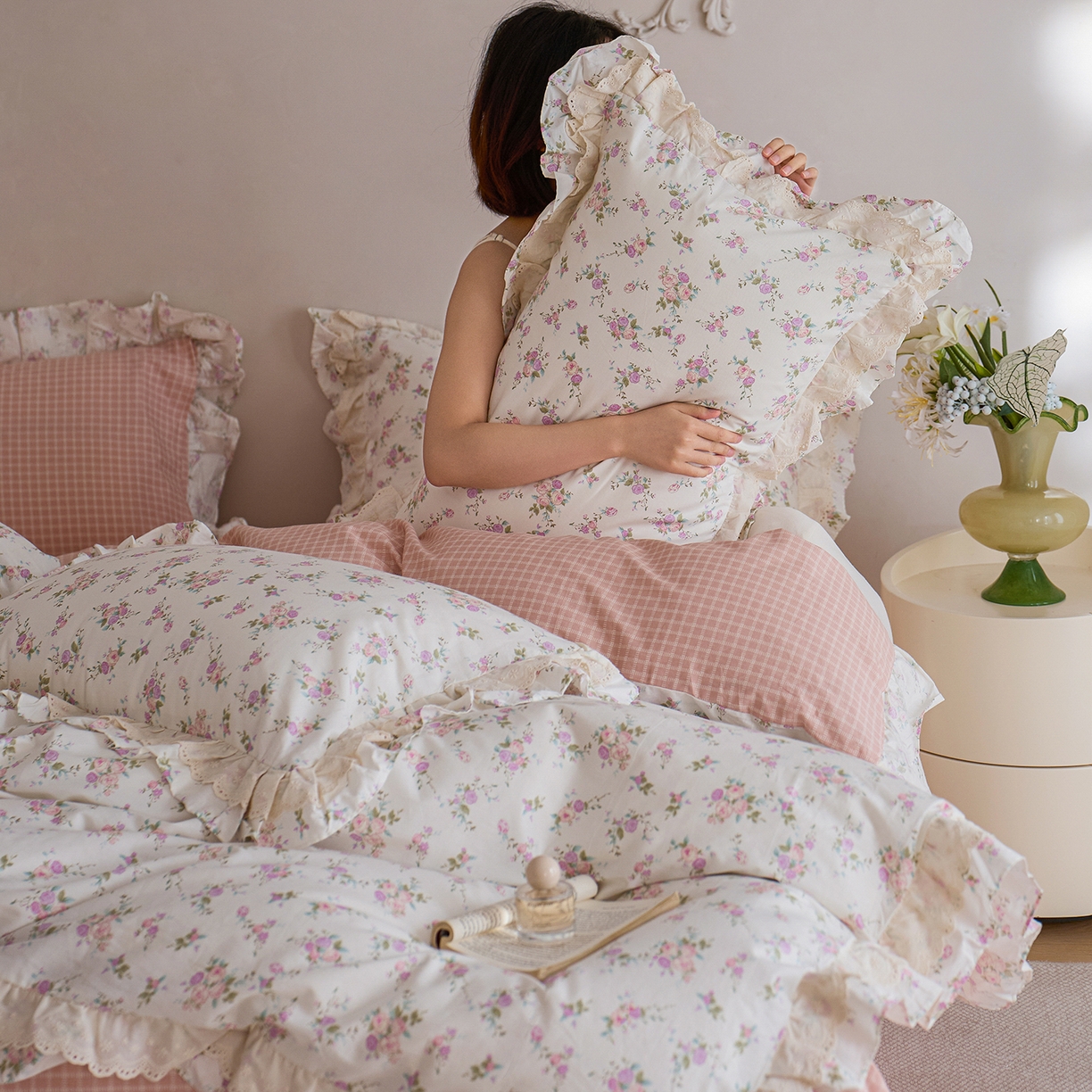 91家纺网 家纺一手货源 找家纺 梵克保罗 2026春夏新品全棉纯棉13372法式双层花边系列四件套 伊人飘香