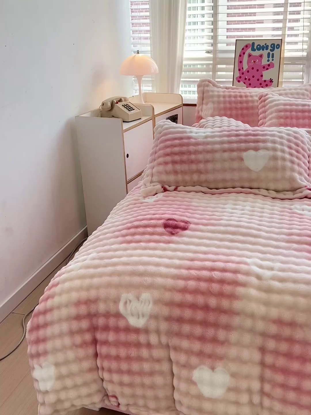 91家纺网 家纺一手货源 找家纺 梵克保罗 2025秋冬新款牛奶绒泡泡绒印花卡通花卉兔毛外贸跨境单枕套单被套小号三件套四件套 爱心泡泡粉