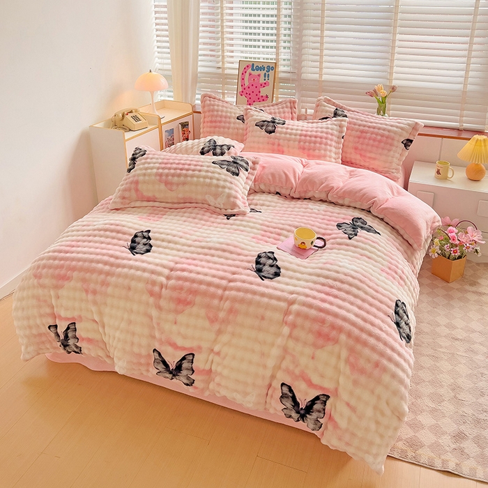 91家纺网 家纺一手货源 找家纺 梵克保罗 2025秋冬新款牛奶绒泡泡绒印花卡通花卉兔毛外贸跨境单枕套单被套小号三件套四件套 蝴蝶-粉