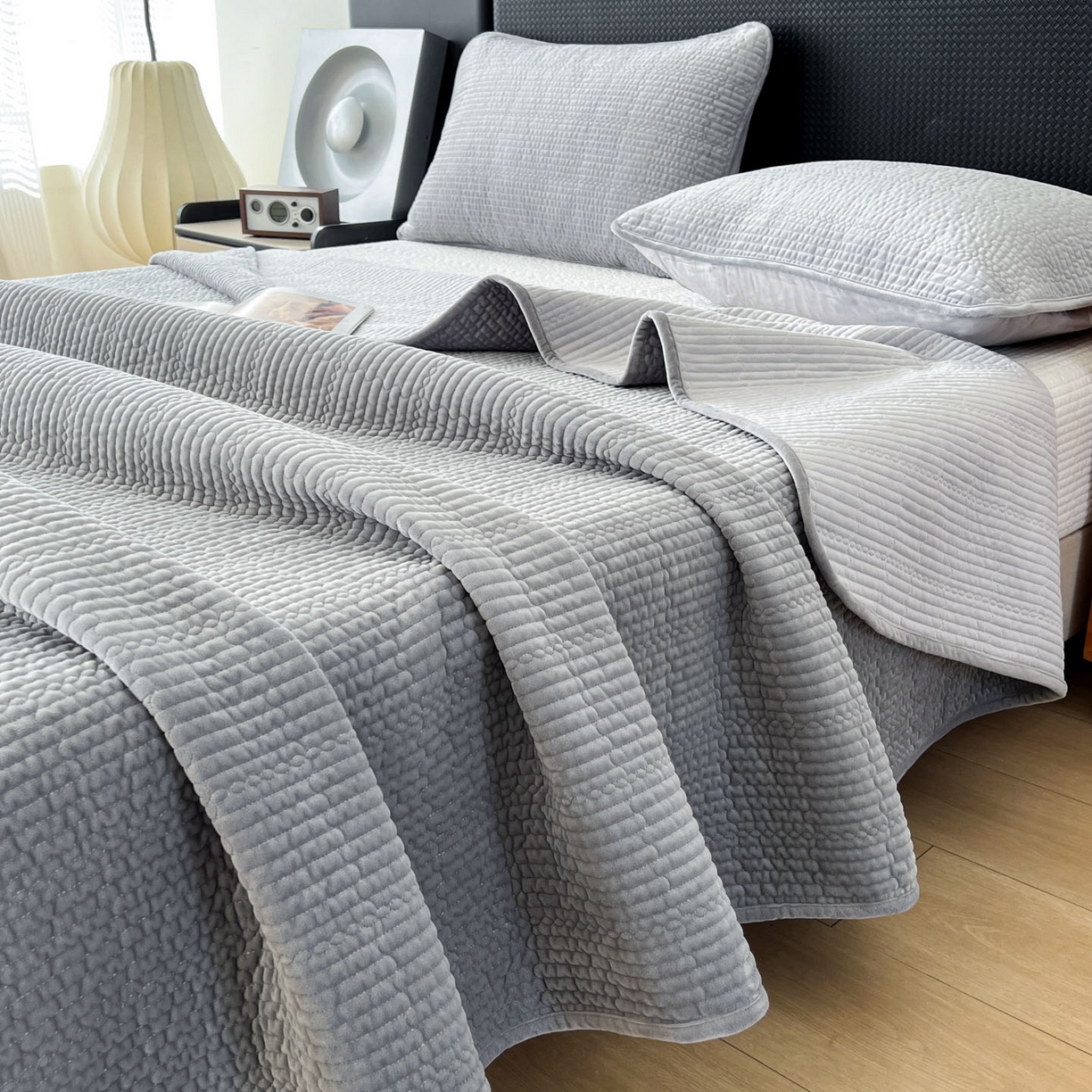 91家纺网 家纺一手货源 找家纺 沐纯家居 2025新款婴儿绒天丝水洗床盖三件套-赫拉 赫拉-高级灰