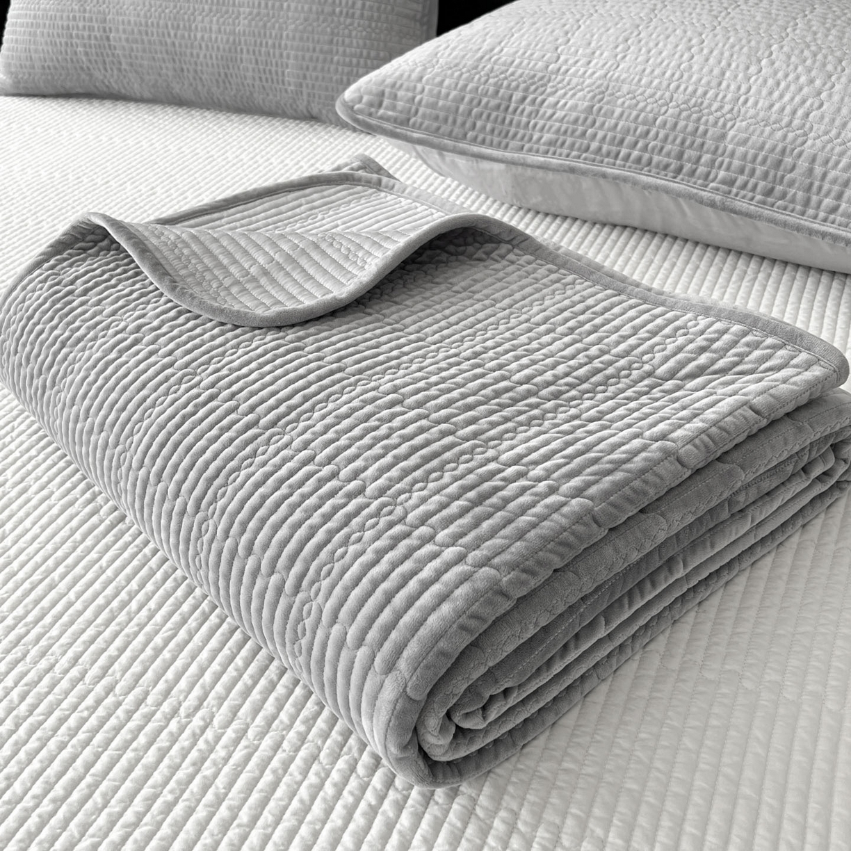 91家纺网 家纺一手货源 找家纺 沐纯家居 2025新款婴儿绒天丝水洗床盖三件套-赫拉 赫拉-高级灰