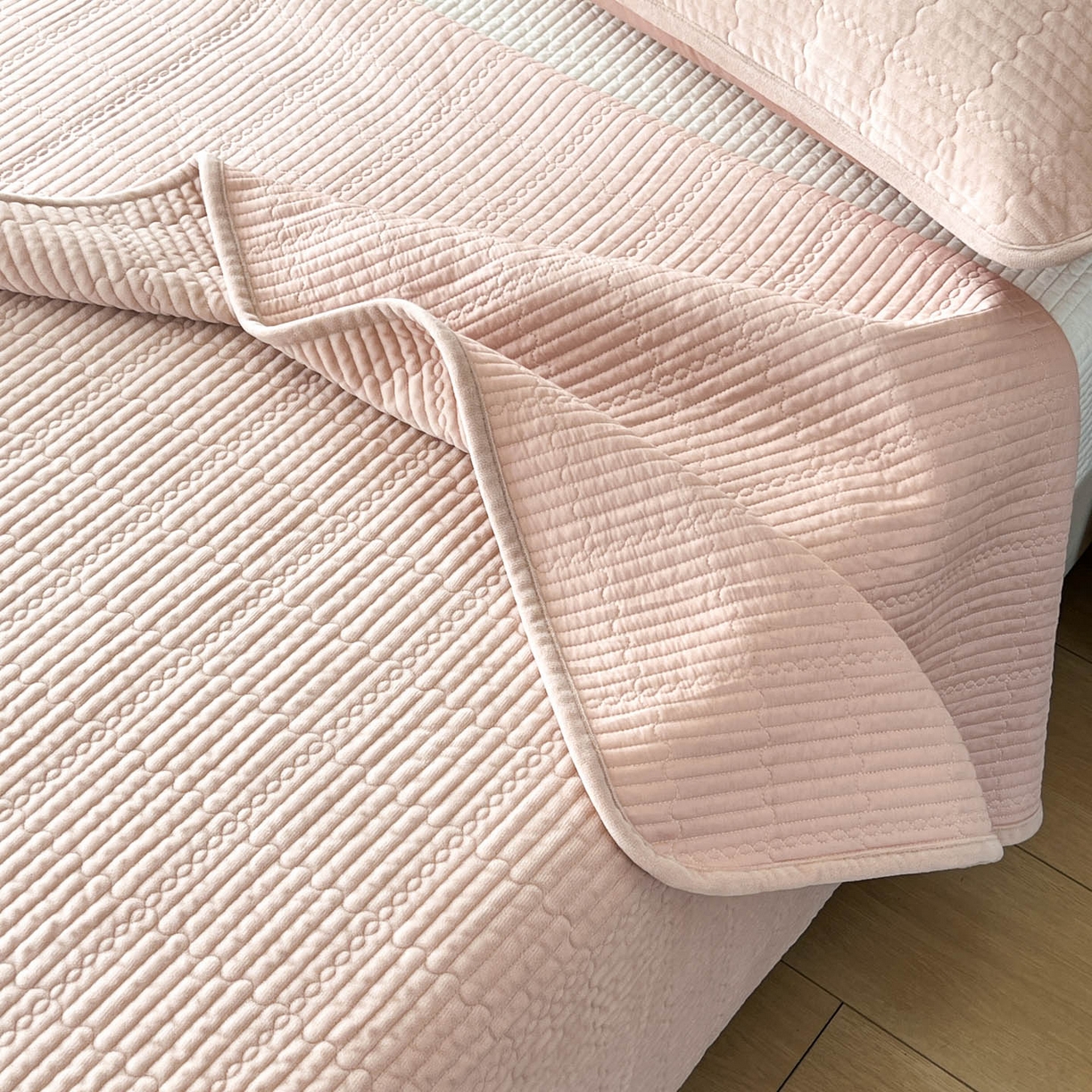 91家纺网 家纺一手货源 找家纺 沐纯家居 2025新款婴儿绒天丝水洗床盖三件套-赫拉 赫拉-胭脂粉