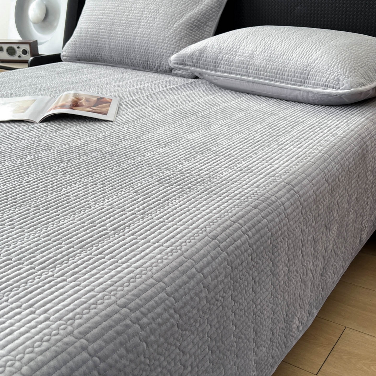 91家纺网 家纺一手货源 找家纺 沐纯家居 2025新款婴儿绒天丝水洗床盖三件套-赫拉 赫拉-高级灰