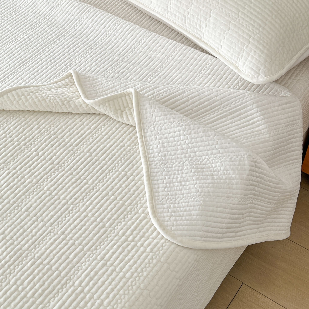 91家纺网 家纺一手货源 找家纺 沐纯家居 2025新款婴儿绒天丝水洗床盖三件套-赫拉 赫拉-珍珠白