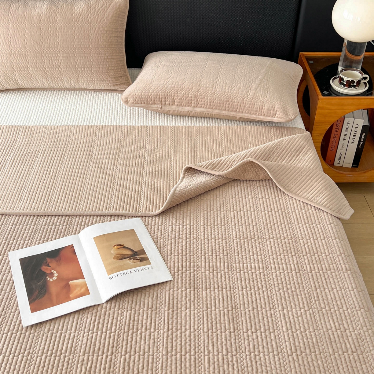 91家纺网 家纺一手货源 找家纺 沐纯家居 2025新款婴儿绒天丝水洗床盖三件套-赫拉 赫拉-摩卡色