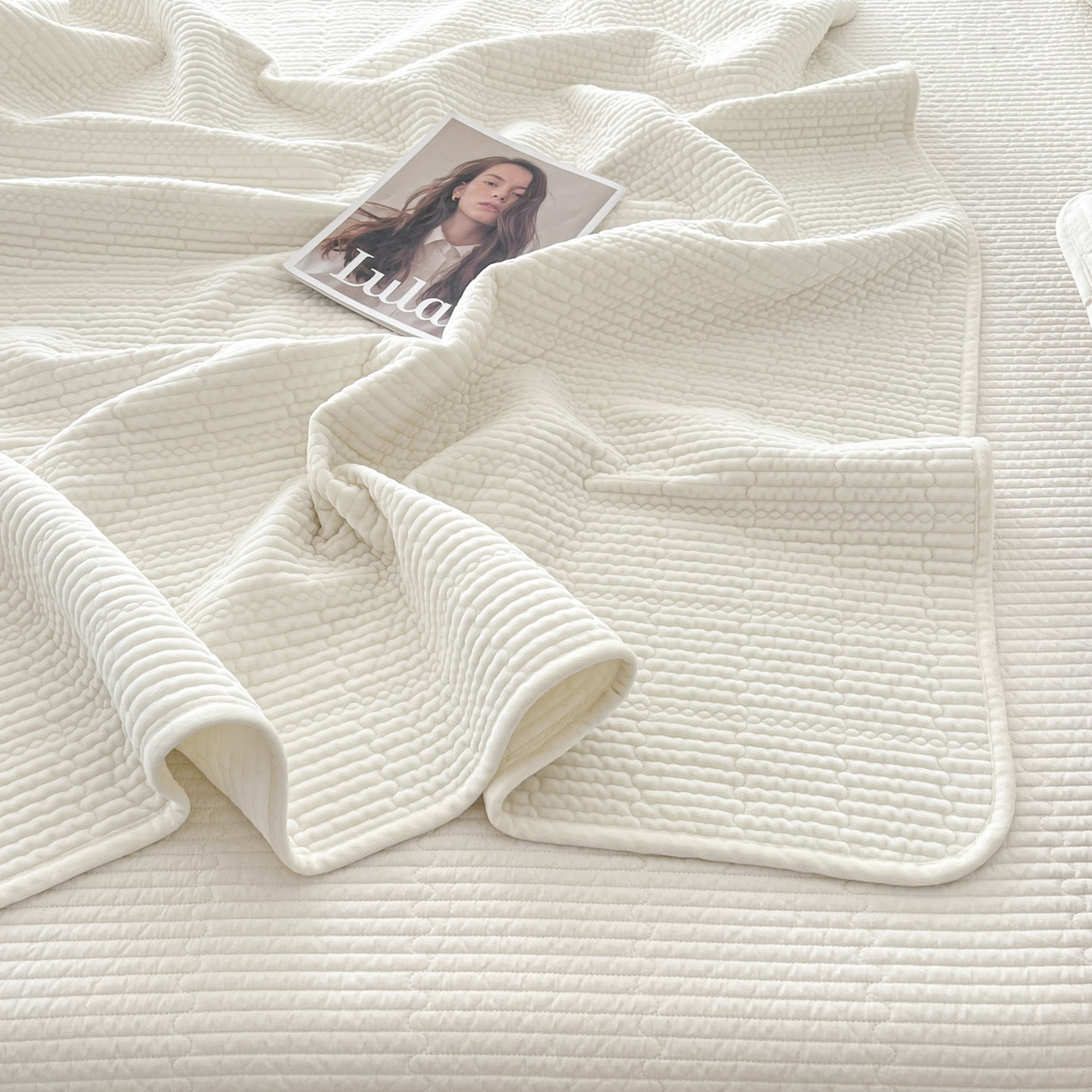 91家纺网 家纺一手货源 找家纺 沐纯家居 2025新款婴儿绒天丝水洗床盖三件套-赫拉 赫拉-珍珠白