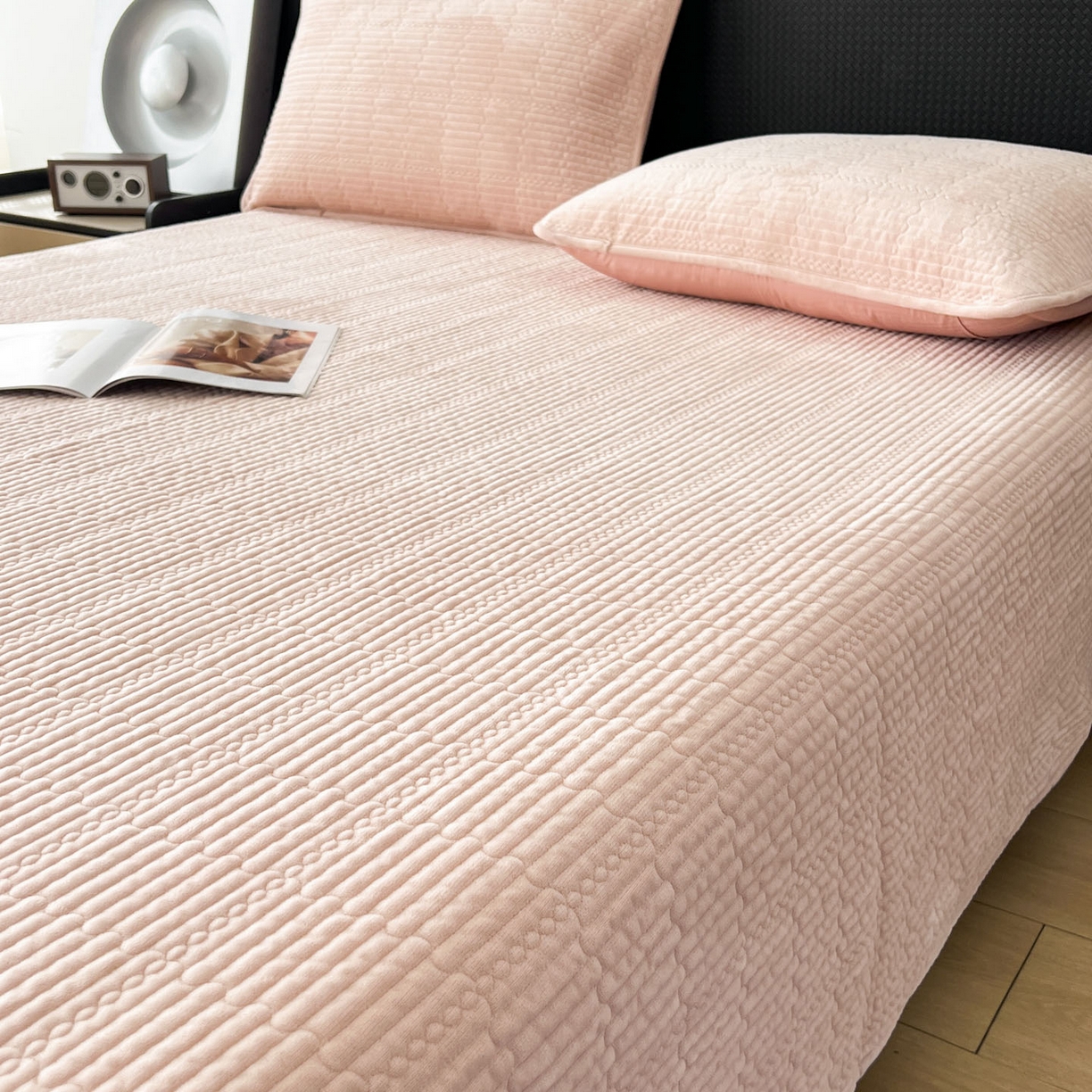 91家纺网 家纺一手货源 找家纺 沐纯家居 2025新款婴儿绒天丝水洗床盖三件套-赫拉 赫拉-胭脂粉