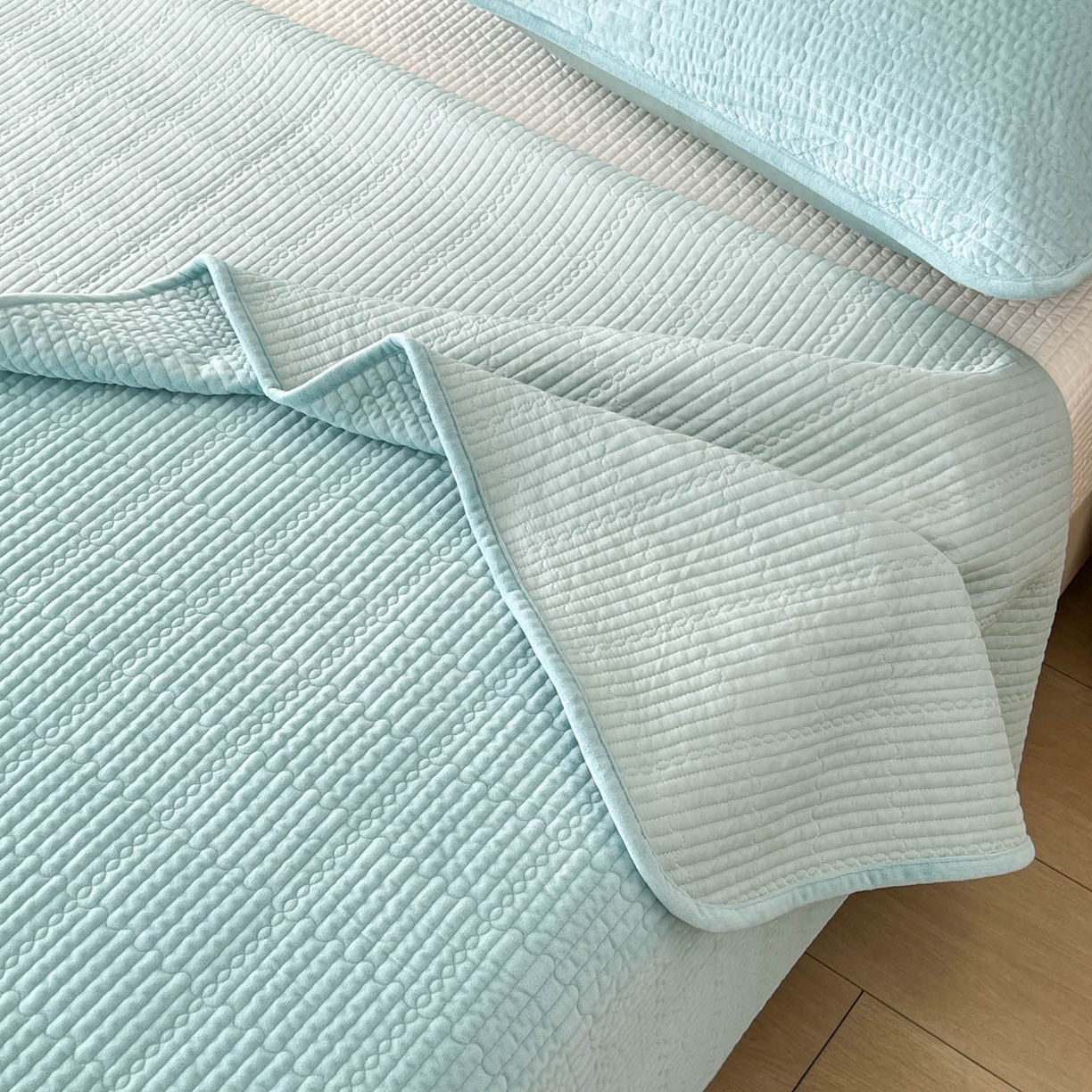 91家纺网 家纺一手货源 找家纺 沐纯家居 2025新款婴儿绒天丝水洗床盖三件套-赫拉 赫拉-孔雀绿