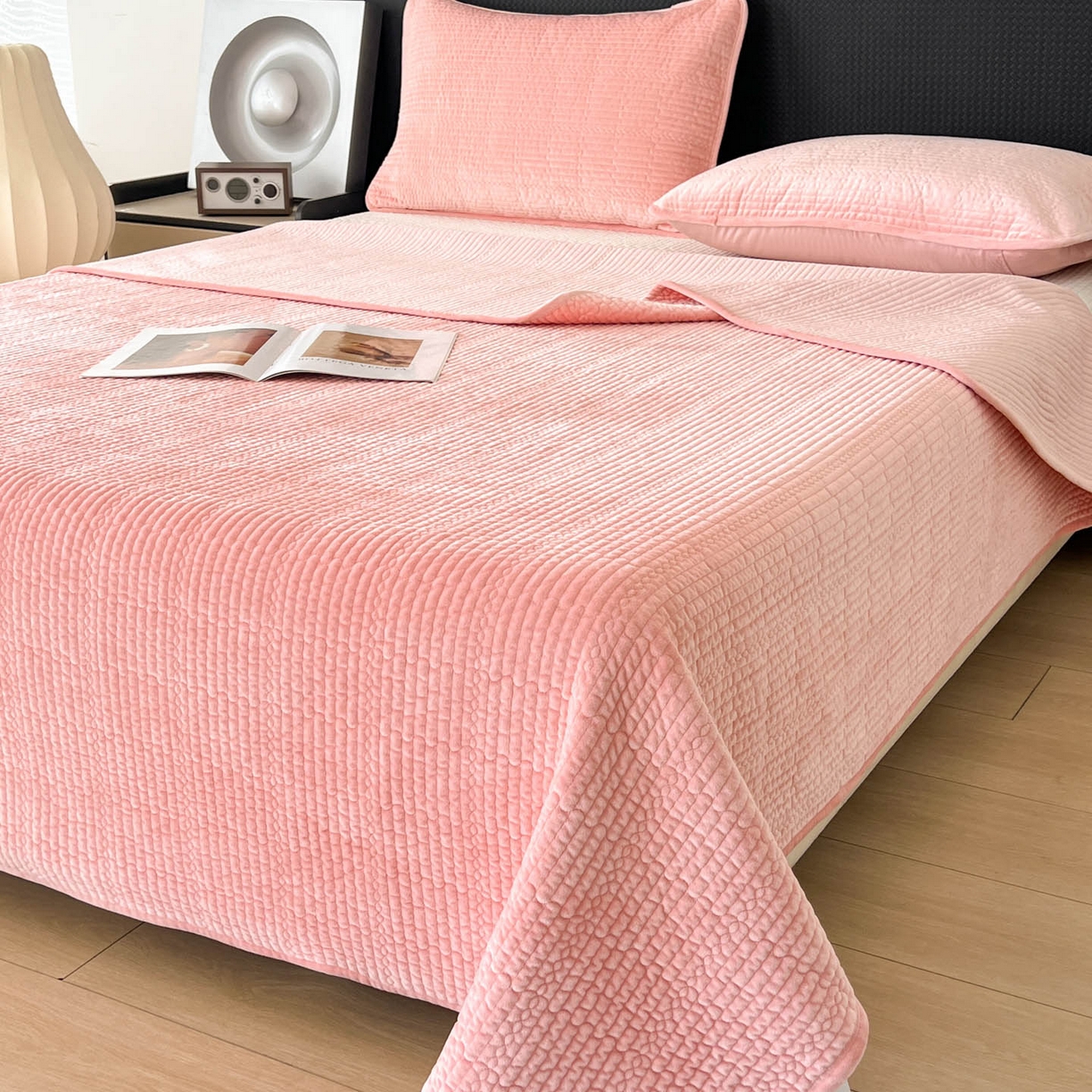 91家纺网 家纺一手货源 找家纺 沐纯家居 2025新款婴儿绒天丝水洗床盖三件套-赫拉 赫拉-樱花粉