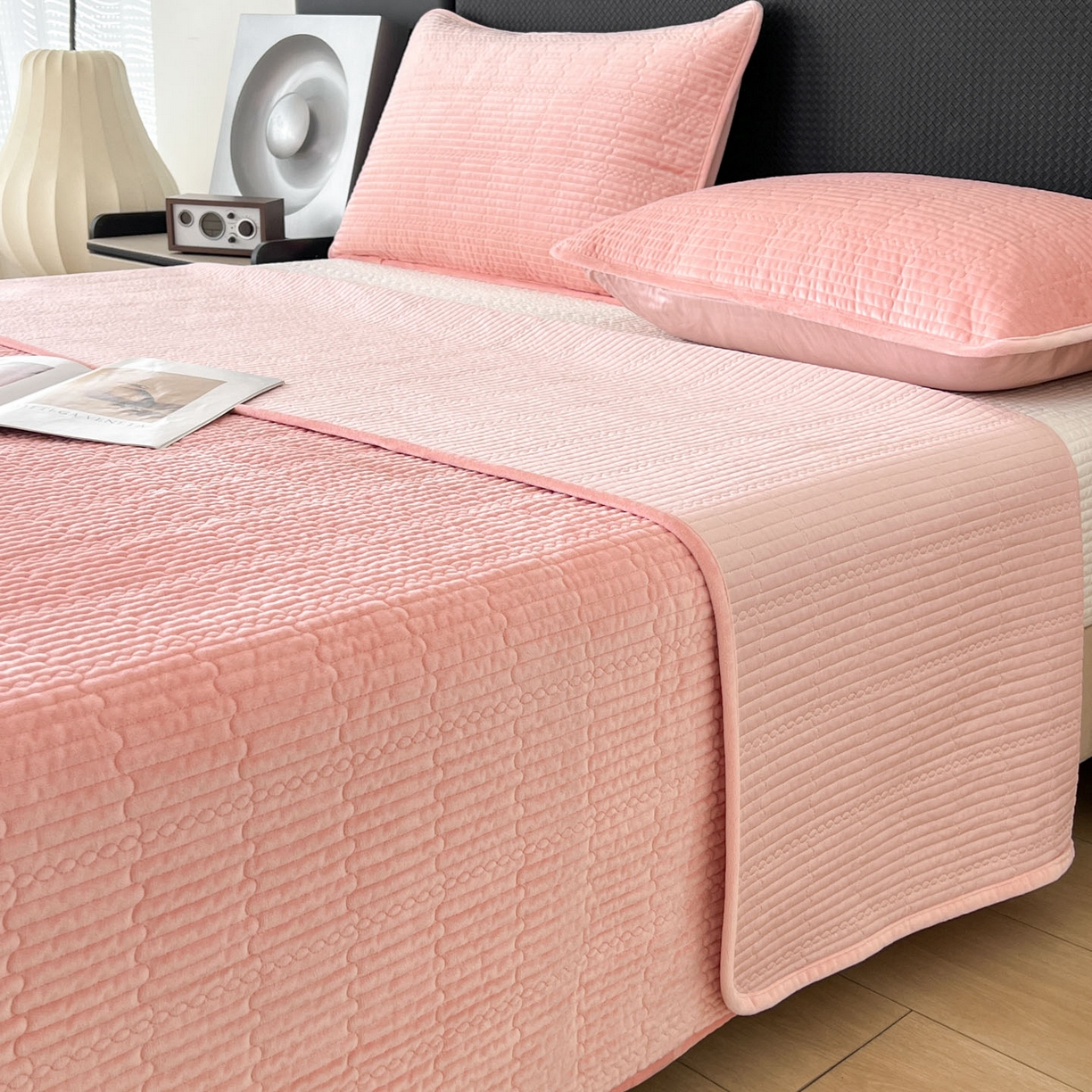 91家纺网 家纺一手货源 找家纺 沐纯家居 2025新款婴儿绒天丝水洗床盖三件套-赫拉 赫拉-樱花粉