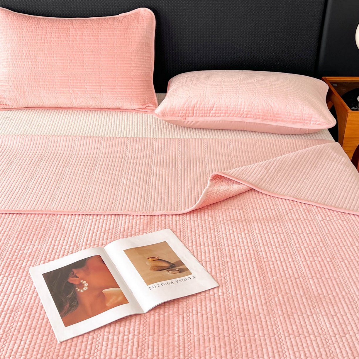 91家纺网 家纺一手货源 找家纺 沐纯家居 2025新款婴儿绒天丝水洗床盖三件套-赫拉 赫拉-樱花粉