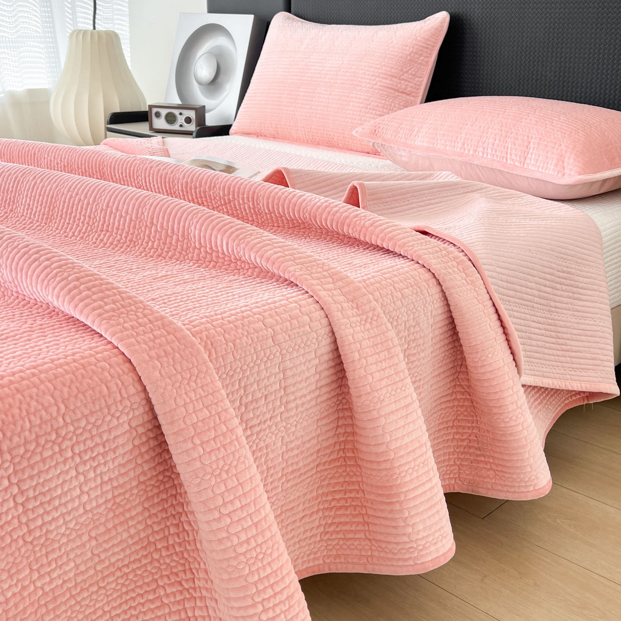 91家纺网 家纺一手货源 找家纺 沐纯家居 2025新款婴儿绒天丝水洗床盖三件套-赫拉 赫拉-樱花粉