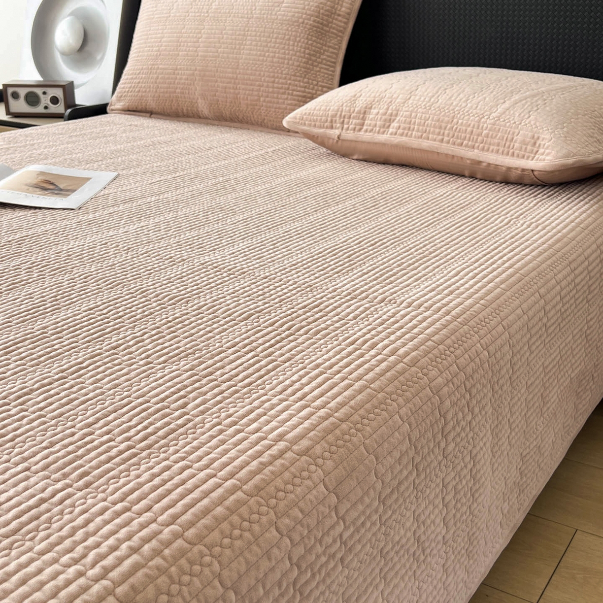 91家纺网 家纺一手货源 找家纺 沐纯家居 2025新款婴儿绒天丝水洗床盖三件套-赫拉 赫拉-摩卡色