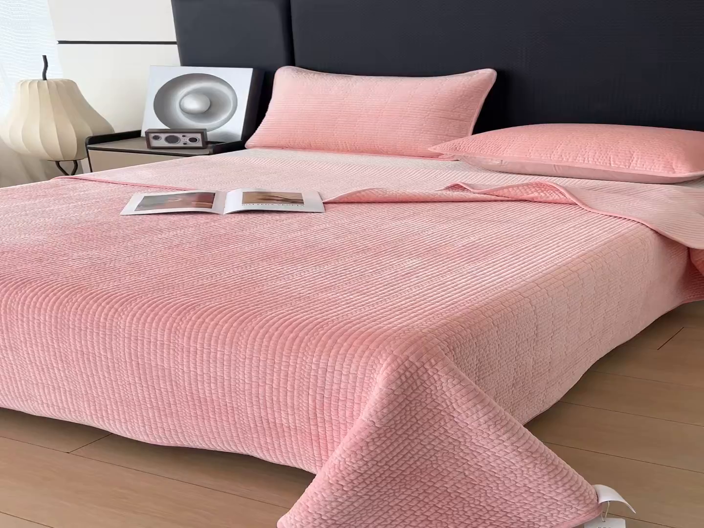 91家纺网 家纺一手货源 找家纺 沐纯家居 2025新款婴儿绒天丝水洗床盖三件套-赫拉 赫拉-樱花粉