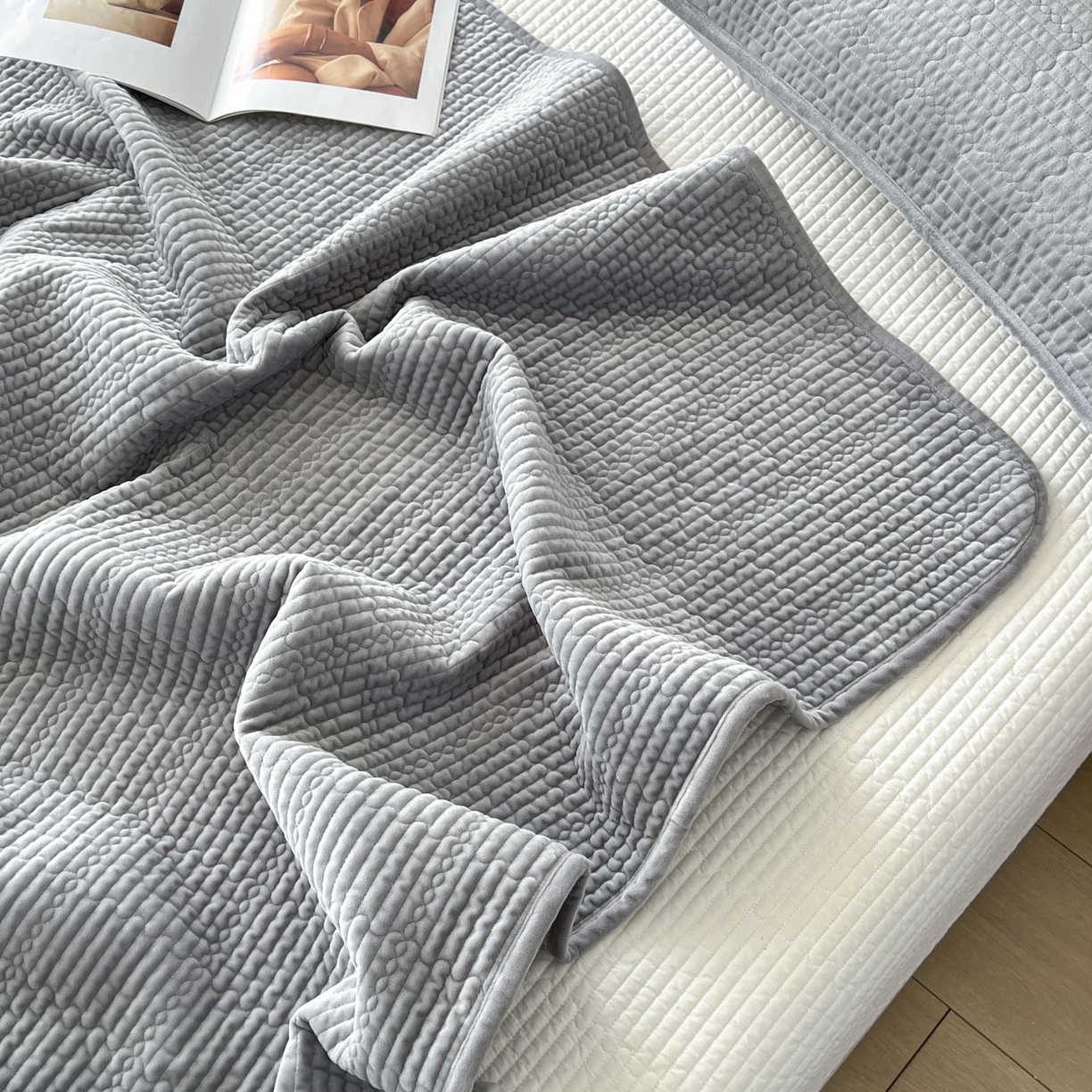 91家纺网 家纺一手货源 找家纺 沐纯家居 2025新款婴儿绒天丝水洗床盖三件套-赫拉 赫拉-高级灰