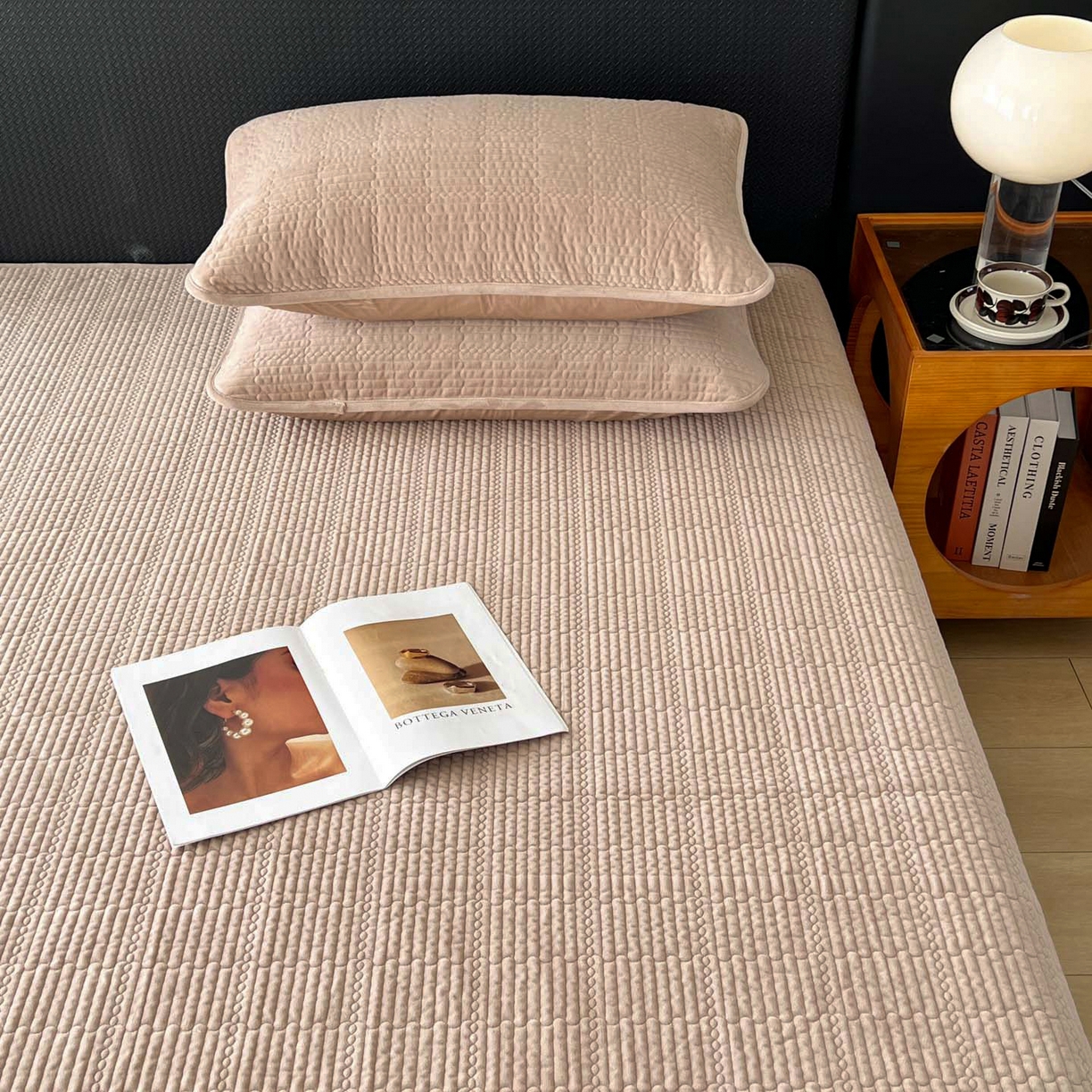 91家纺网 家纺一手货源 找家纺 沐纯家居 2025新款婴儿绒天丝水洗床盖三件套-赫拉 赫拉-摩卡色