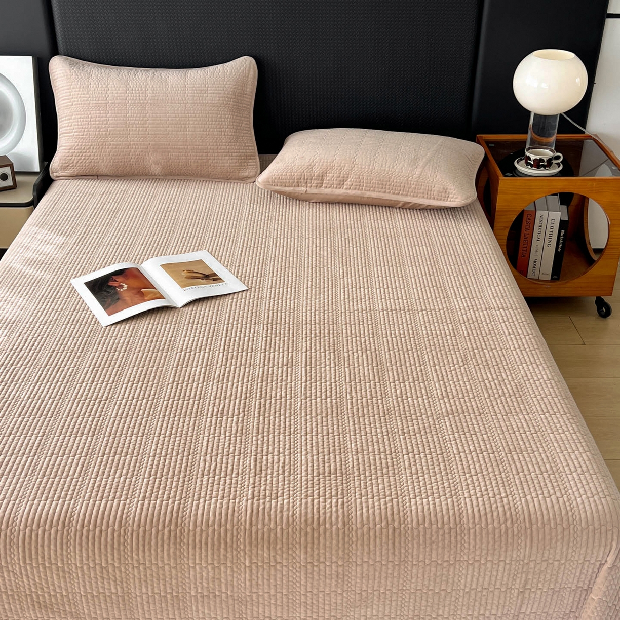 91家纺网 家纺一手货源 找家纺 沐纯家居 2025新款婴儿绒天丝水洗床盖三件套-赫拉 赫拉-摩卡色