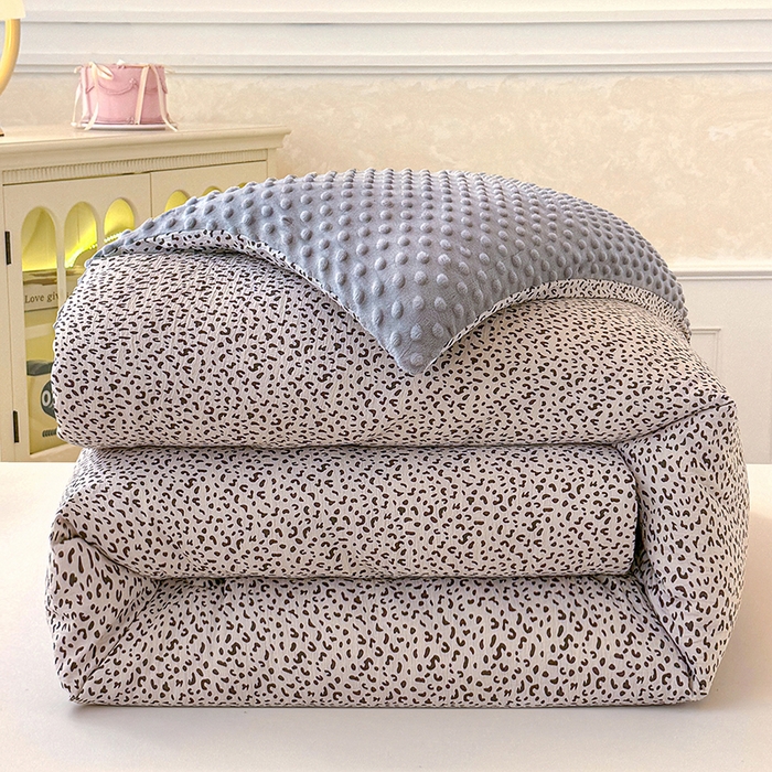 91家纺网 家纺一手货源 找家纺 （总）好梦来家纺（原锦茂家纺） 2025新款水洗高克重双层纱豆豆被子加厚保暖被芯春秋被冬被