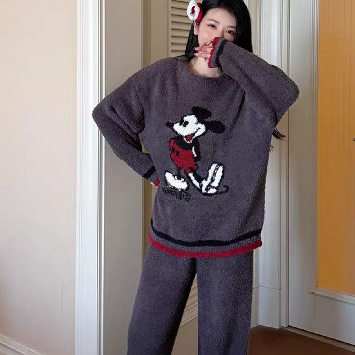 91家纺网 家纺一手货源 找家纺 （总）妍景家居生活馆 2025新款半边绒-米妮深灰家居服