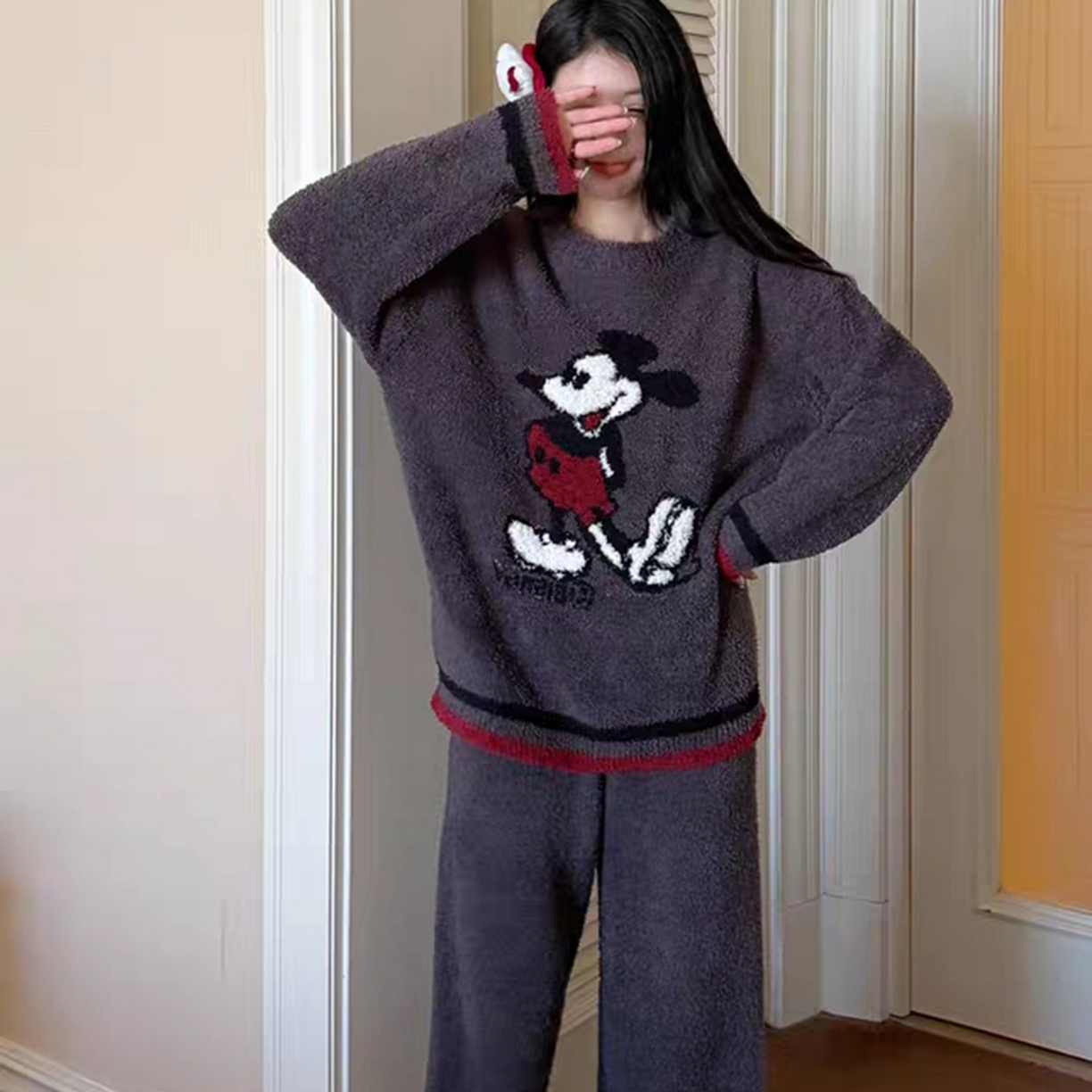 91家纺网 家纺一手货源 找家纺 （总）妍景家居生活馆 2025新款半边绒-米妮深灰家居服