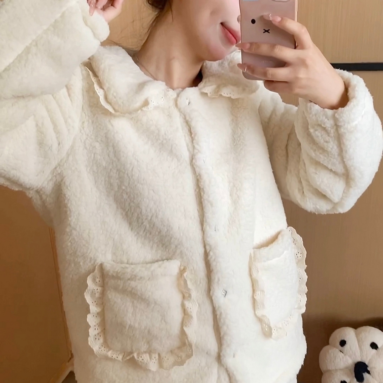 91家纺网 家纺一手货源 找家纺 妍景家居生活馆 2025新款韩系羊羔绒家居服-29519 奶白