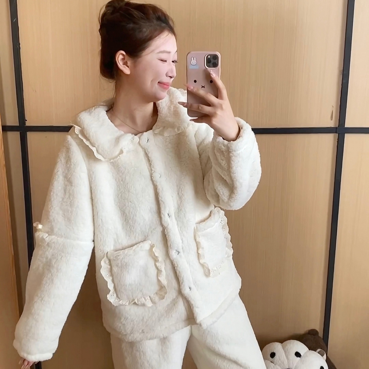 91家纺网 家纺一手货源 找家纺 妍景家居生活馆 2025新款韩系羊羔绒家居服-29519 奶白