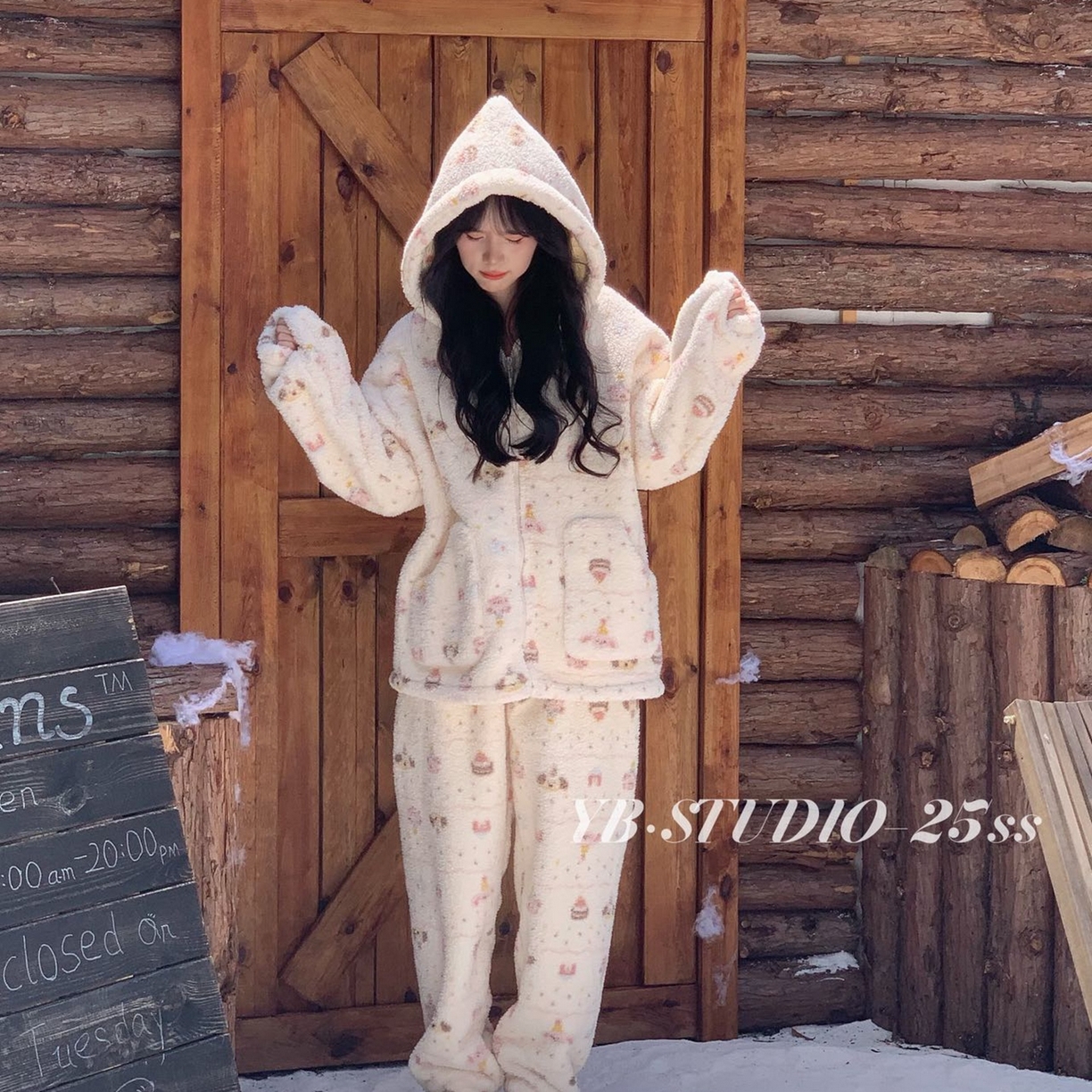 91家纺网 家纺一手货源 找家纺 妍景家居生活馆 2025新款萌绘印花套装 蛋糕小狗