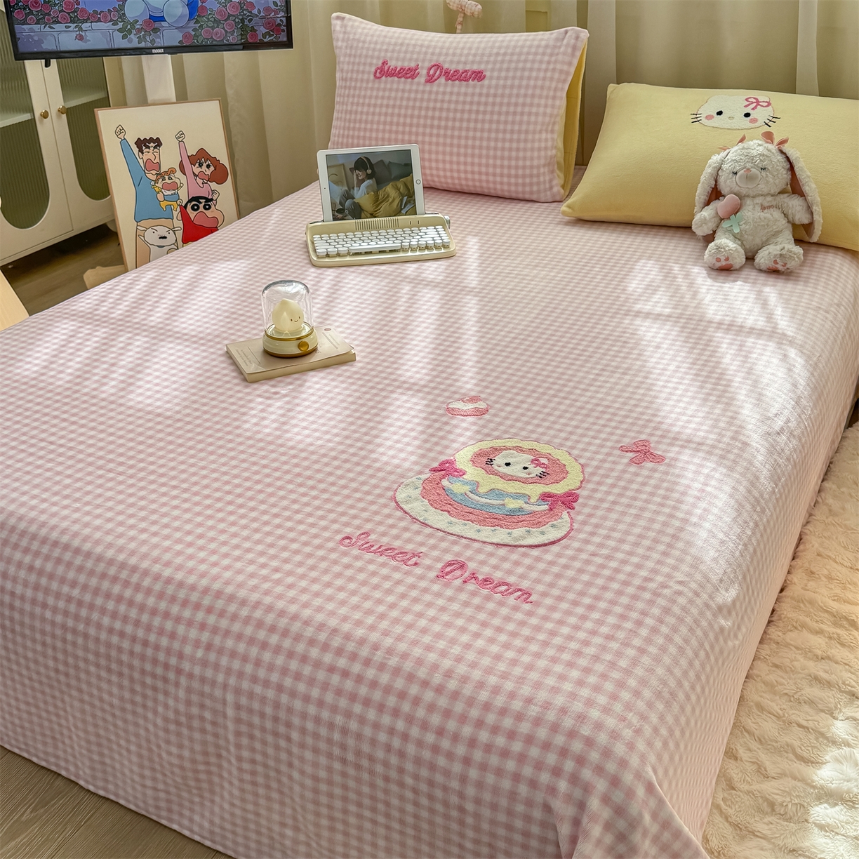 91家纺网 家纺一手货源 找家纺 灰鲸 2025新款高克重牛奶绒毛巾绣单床单 粉格蛋糕喵