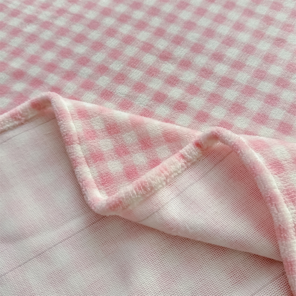 91家纺网 家纺一手货源 找家纺 灰鲸 2025新款高克重牛奶绒毛巾绣单床单 粉格蛋糕喵