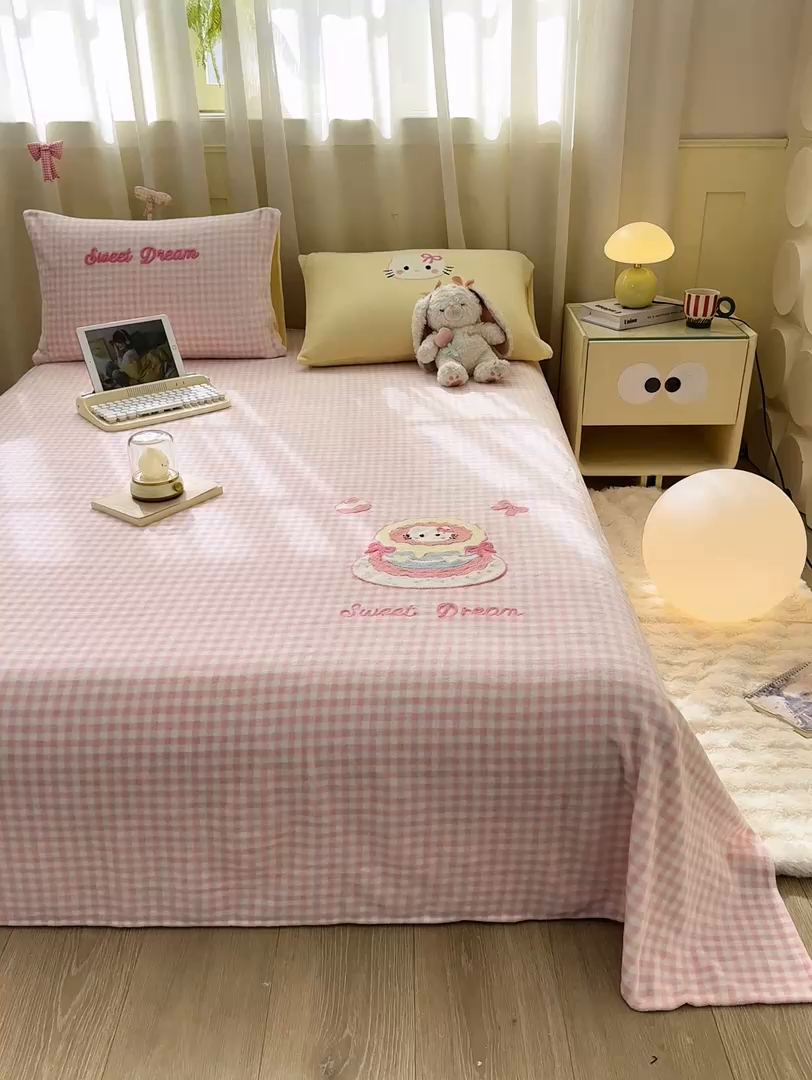 91家纺网 家纺一手货源 找家纺 灰鲸 2025新款高克重牛奶绒毛巾绣单床单 粉格蛋糕喵