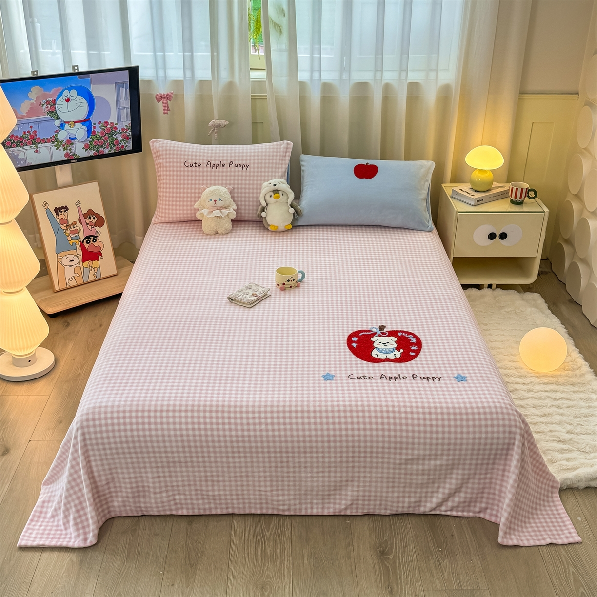 91家纺网 家纺一手货源 找家纺 灰鲸 2025新款高克重牛奶绒毛巾绣单床单 粉格苹果狗