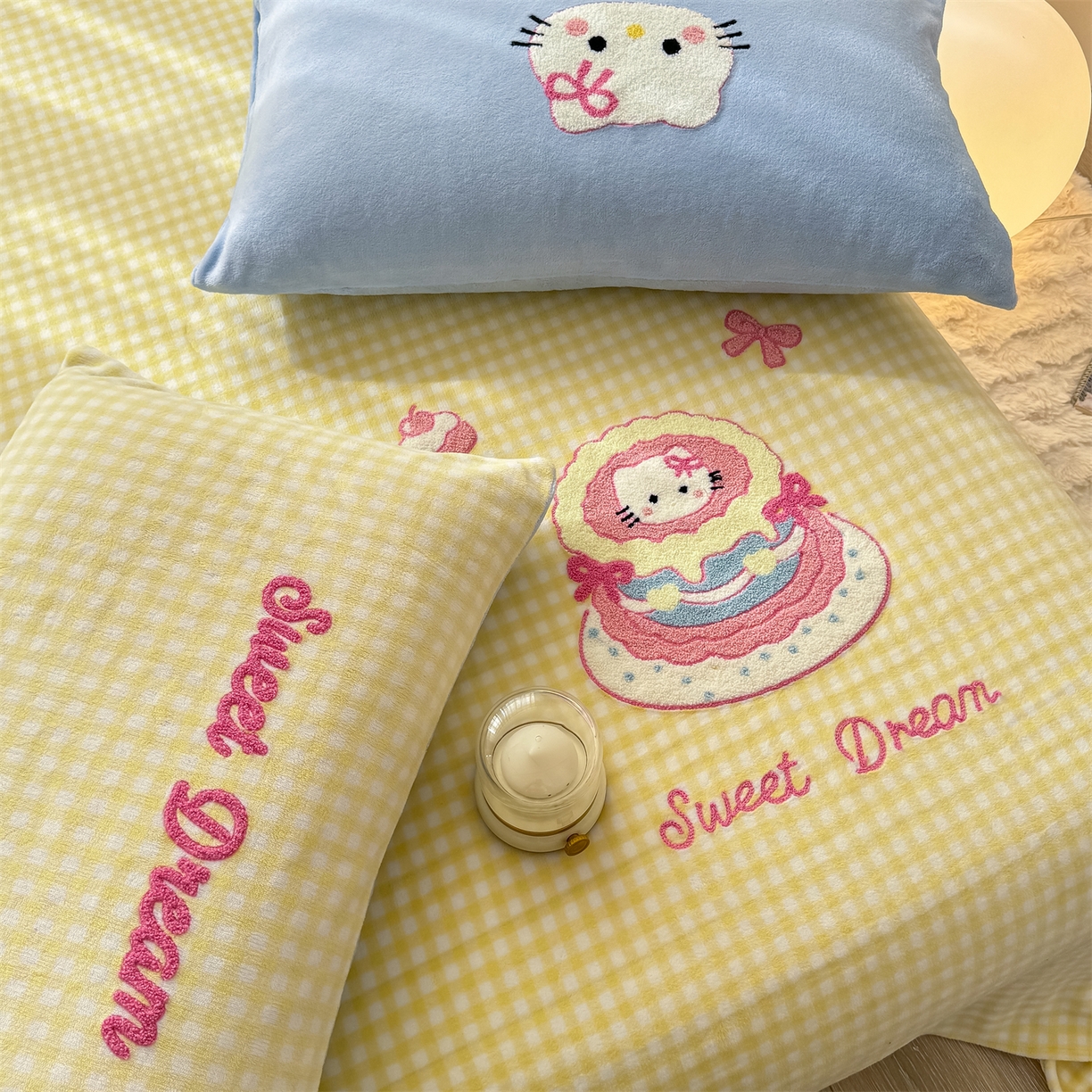 91家纺网 家纺一手货源 找家纺 灰鲸 2025新款高克重牛奶绒毛巾绣单床单 黄格蛋糕喵