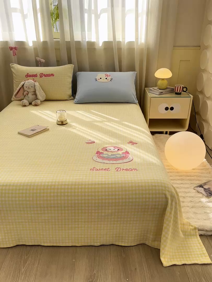 91家纺网 家纺一手货源 找家纺 灰鲸 2025新款高克重牛奶绒毛巾绣单床单 黄格蛋糕喵