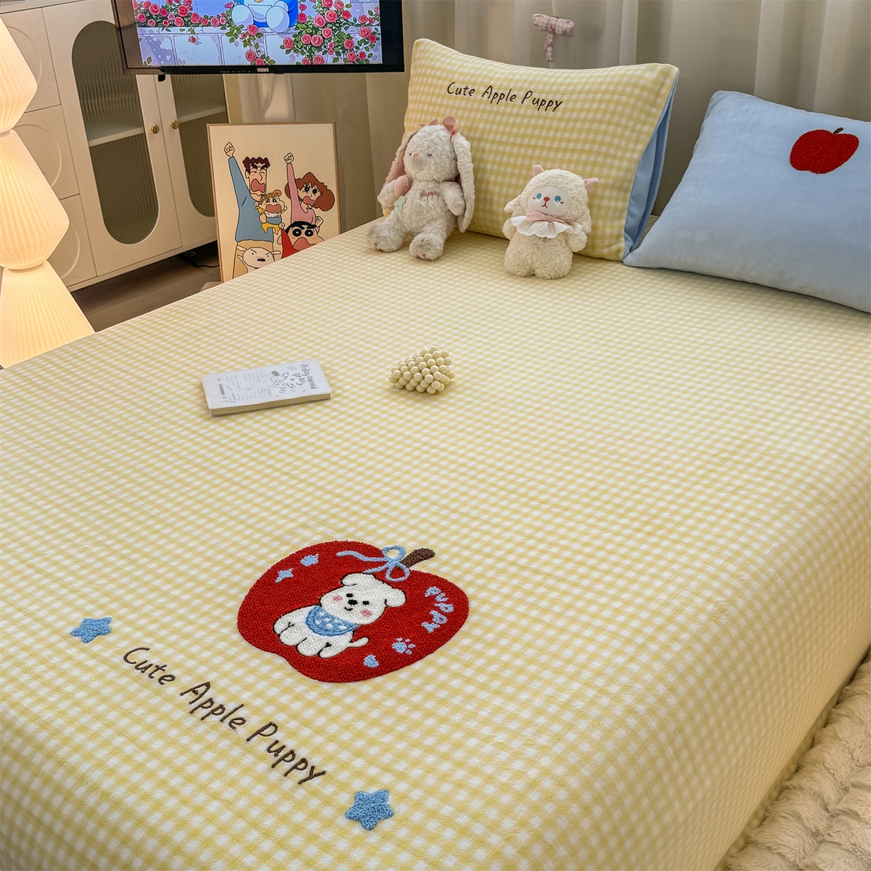 91家纺网 家纺一手货源 找家纺 灰鲸 2025新款高克重牛奶绒毛巾绣单床单 黄格苹果狗