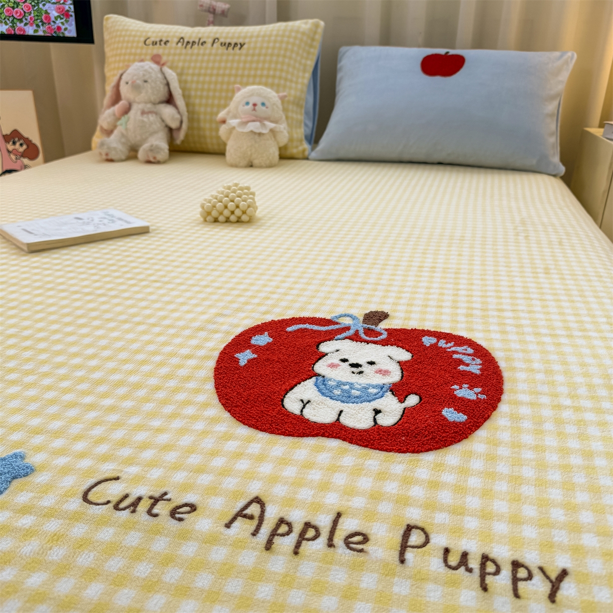 91家纺网 家纺一手货源 找家纺 灰鲸 2025新款高克重牛奶绒毛巾绣单床单 黄格苹果狗