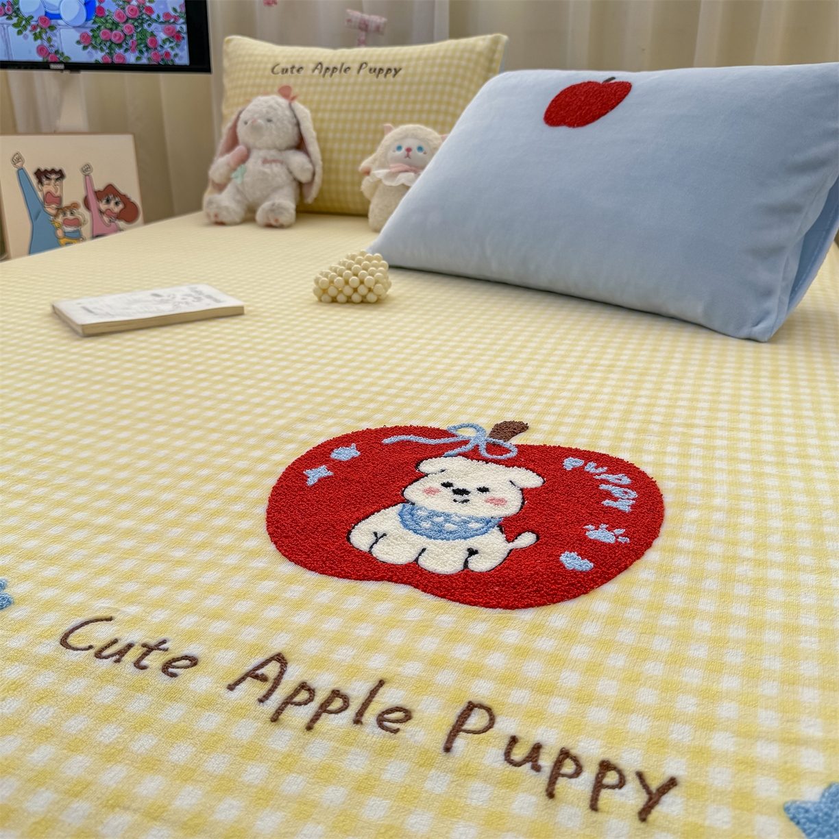 91家纺网 家纺一手货源 找家纺 灰鲸 2025新款高克重牛奶绒毛巾绣单床单 黄格苹果狗