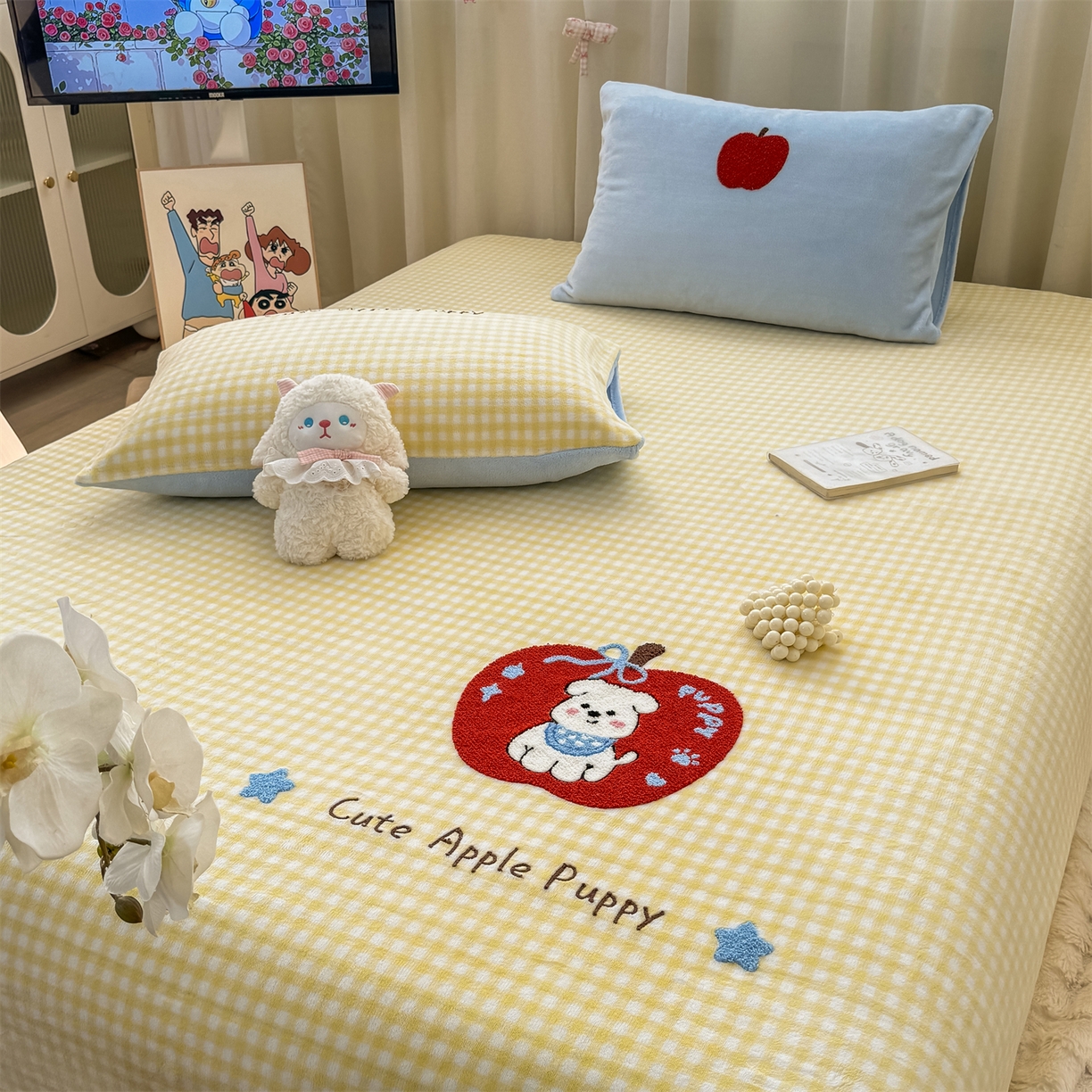 91家纺网 家纺一手货源 找家纺 灰鲸 2025新款高克重牛奶绒毛巾绣单床单 黄格苹果狗