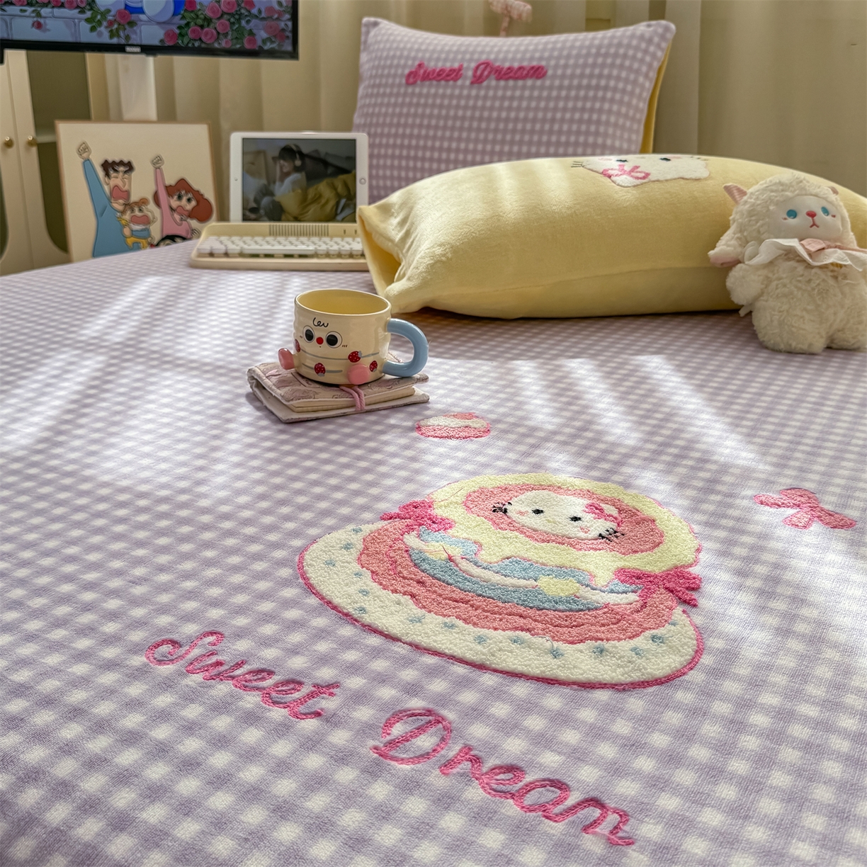 91家纺网 家纺一手货源 找家纺 灰鲸 2025新款高克重牛奶绒毛巾绣单床单 紫格蛋糕喵