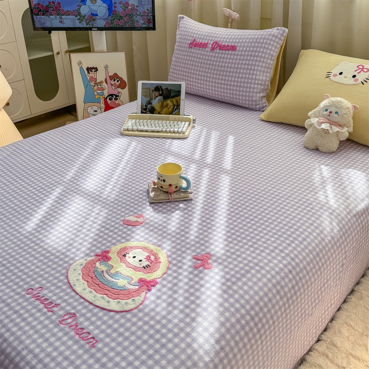 91家纺网 家纺一手货源 找家纺 灰鲸 2025新款高克重牛奶绒毛巾绣单床单 紫格蛋糕喵