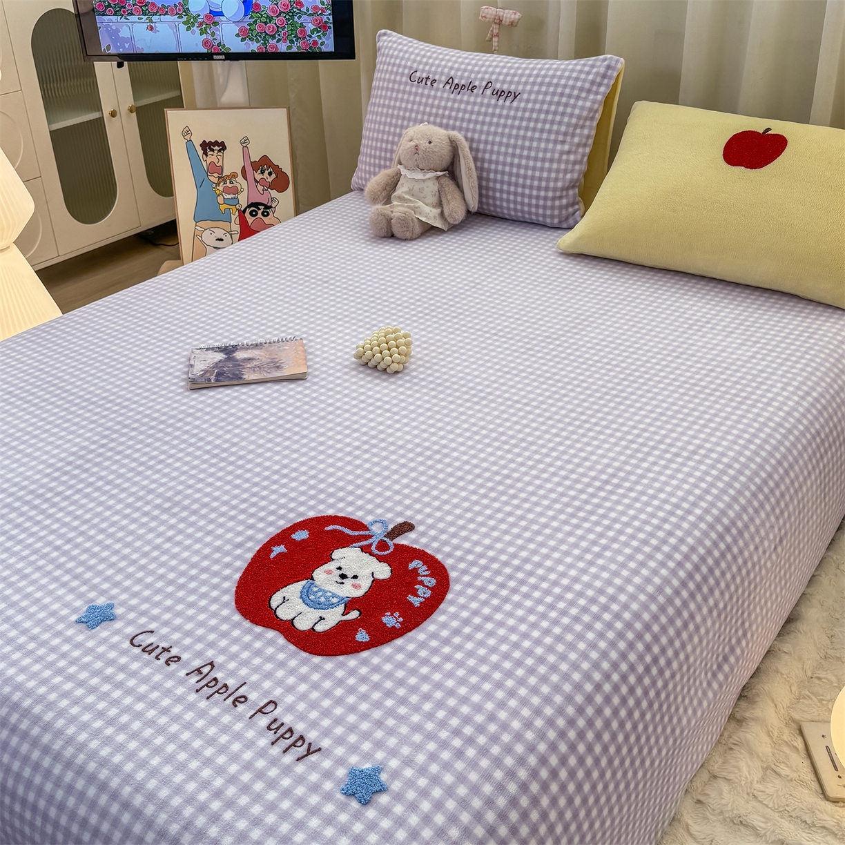 91家纺网 家纺一手货源 找家纺 灰鲸 2025新款高克重牛奶绒毛巾绣单床单 紫格苹果狗