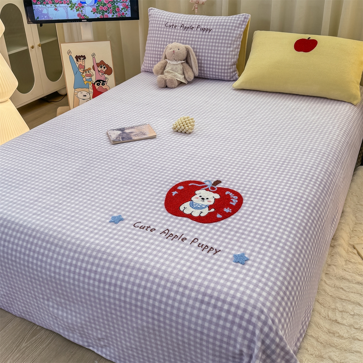 91家纺网 家纺一手货源 找家纺 灰鲸 2025新款高克重牛奶绒毛巾绣单床单 紫格苹果狗