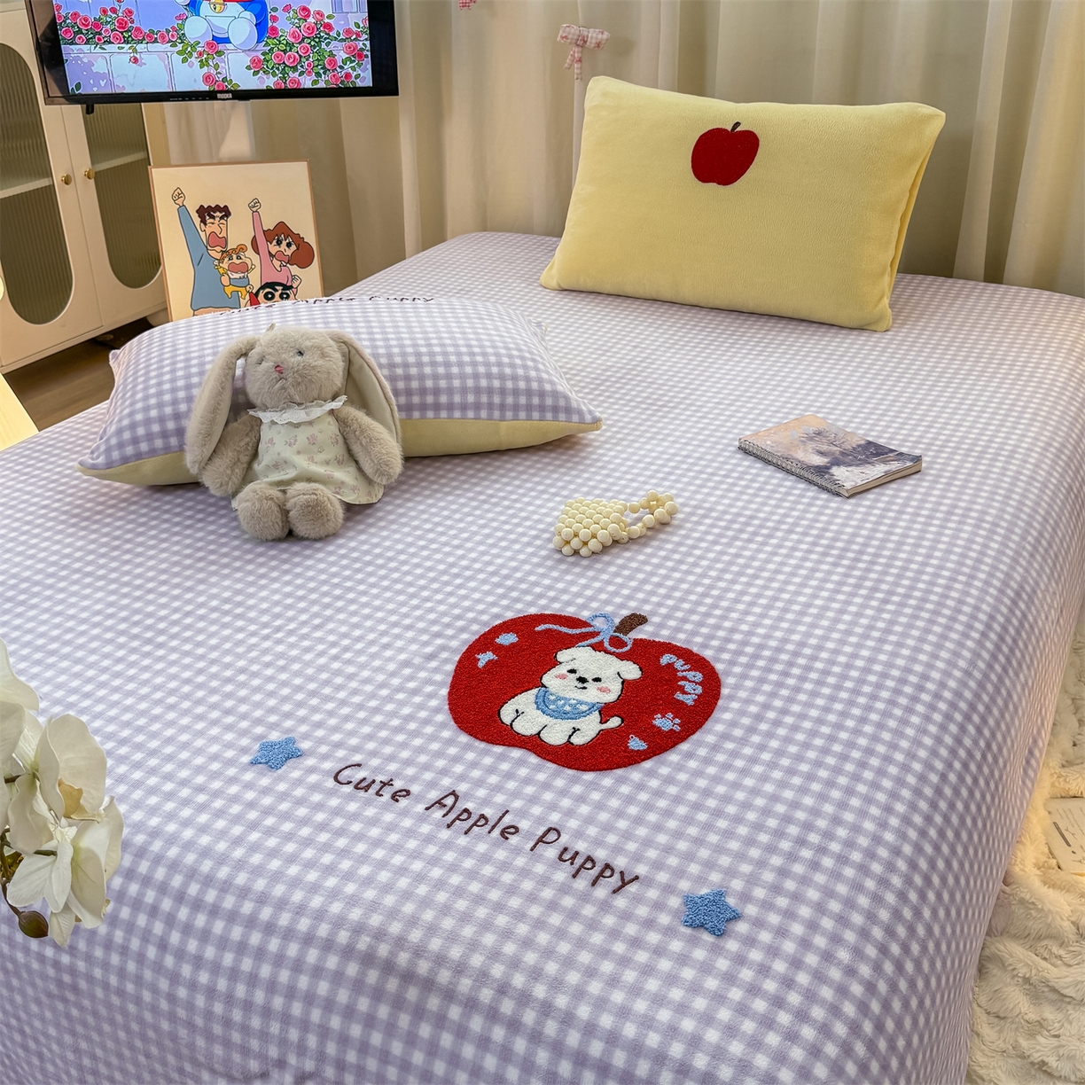 91家纺网 家纺一手货源 找家纺 灰鲸 2025新款高克重牛奶绒毛巾绣单床单 紫格苹果狗