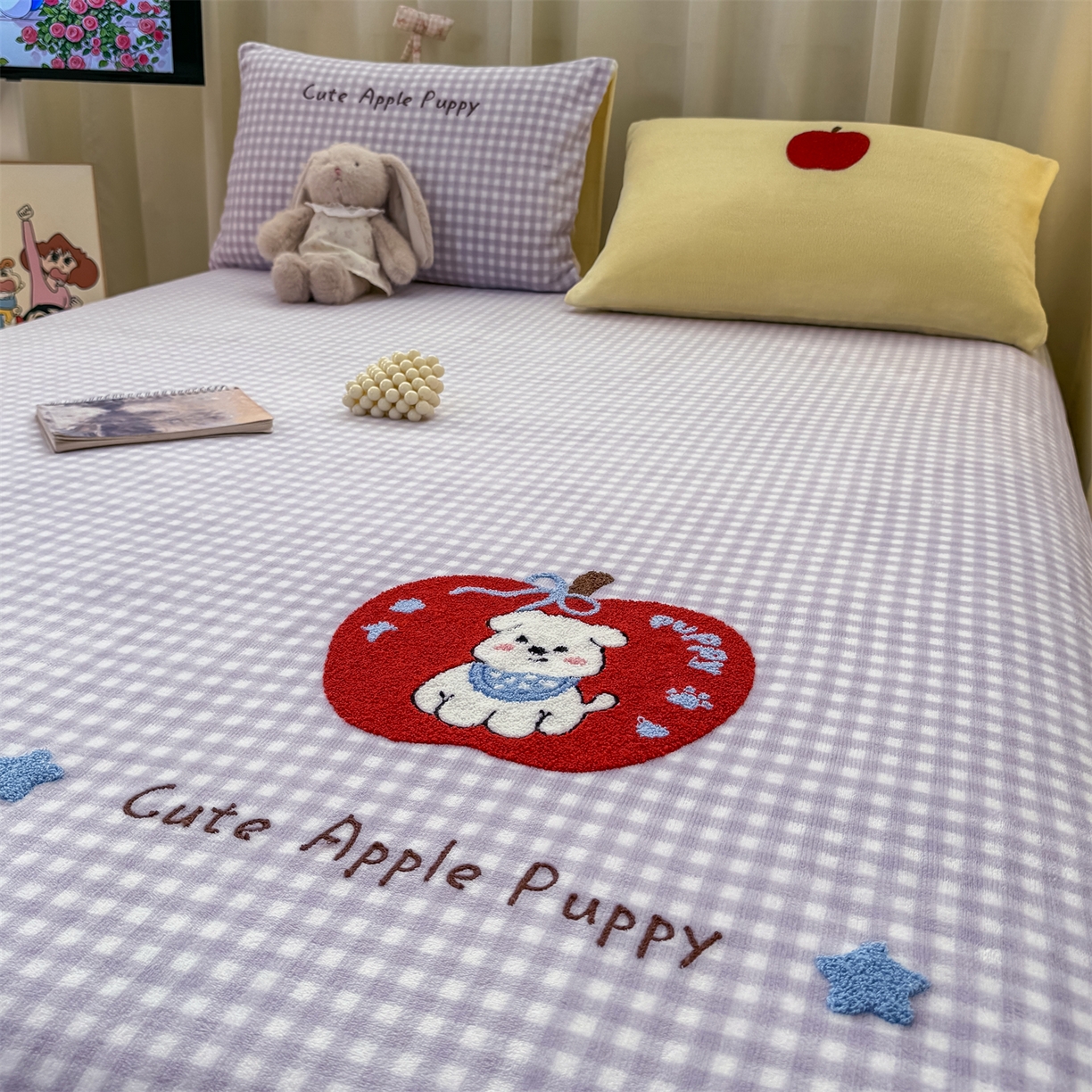 91家纺网 家纺一手货源 找家纺 灰鲸 2025新款高克重牛奶绒毛巾绣单床单 紫格苹果狗