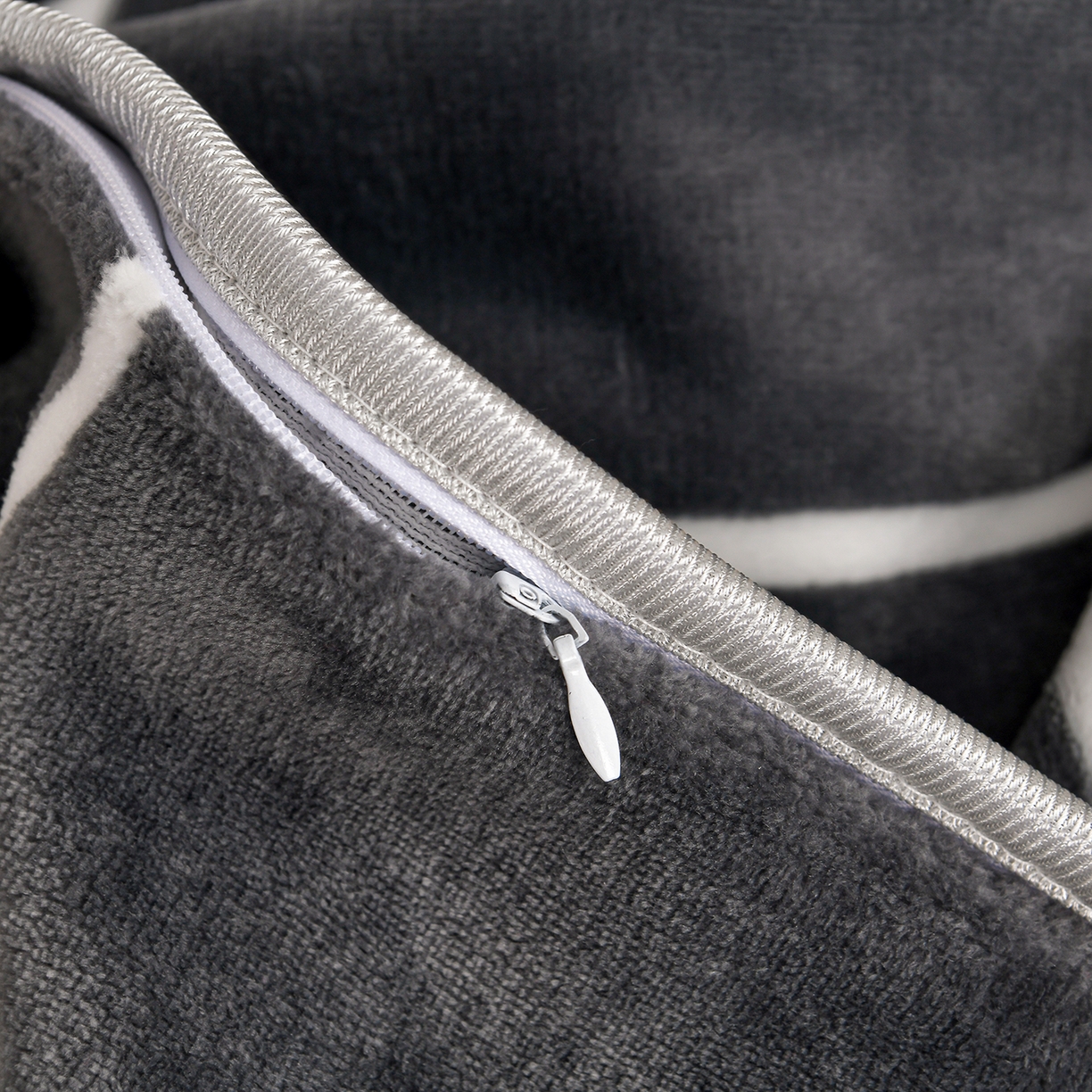 91家纺网 家纺一手货源 找家纺 2025新款230克8.5斤加厚高克重牛奶绒金貂绒法莱绒四件套冬季加绒法兰绒床裙款 北欧风格