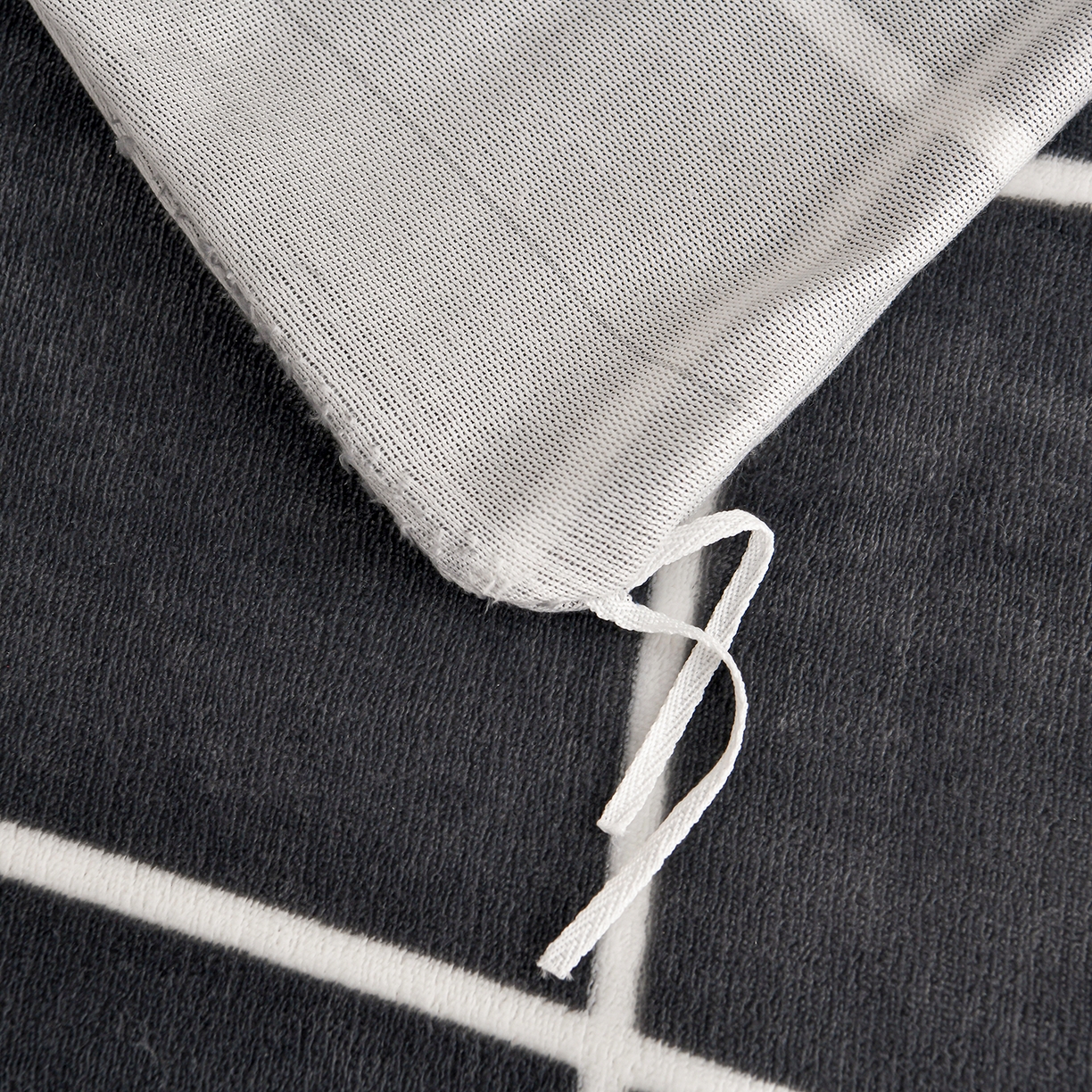 91家纺网 家纺一手货源 找家纺 2025新款230克8.5斤加厚高克重牛奶绒金貂绒法莱绒四件套冬季加绒法兰绒床裙款 北欧风格