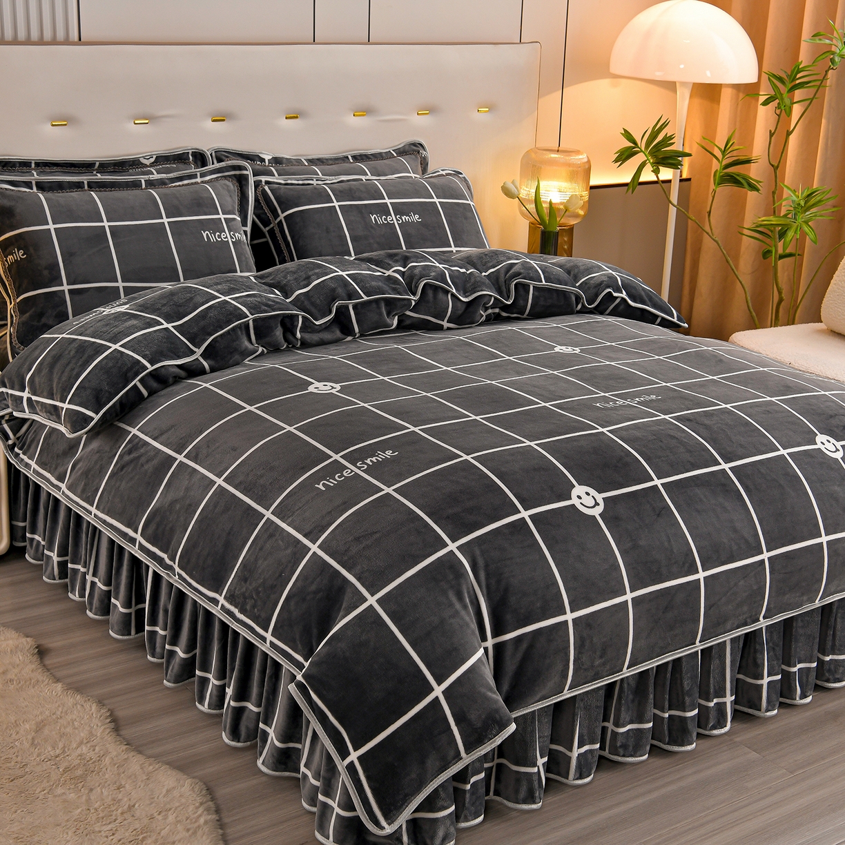 91家纺网 家纺一手货源 找家纺 2025新款230克8.5斤加厚高克重牛奶绒金貂绒法莱绒四件套冬季加绒法兰绒床裙款 北欧风格