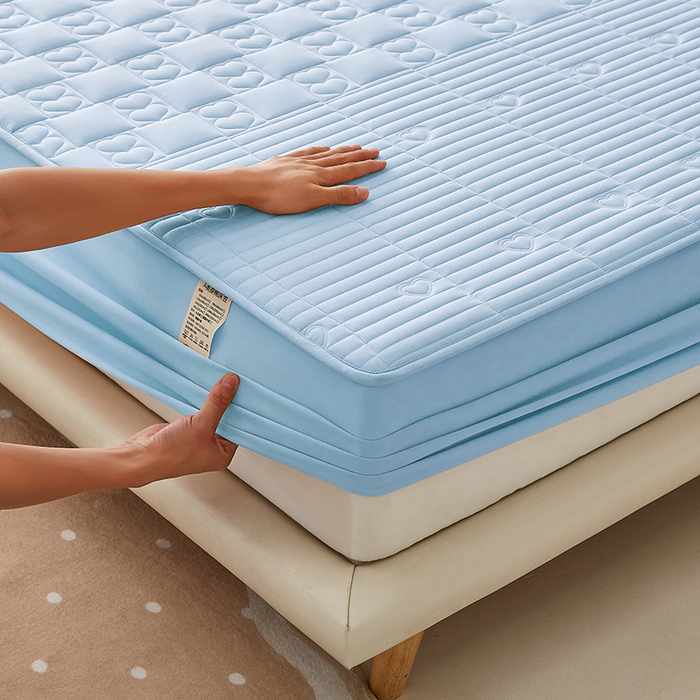 91家纺网 家纺一手货源 找家纺 盛眠家纺 2025新款A类水洗棉磨毛夹棉防水床笠 爱巢-浅蓝