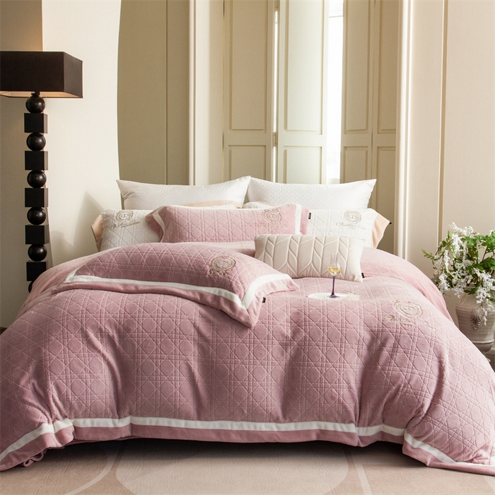 91家纺网 家纺一手货源 找家纺 馨蕊家居 2025新款秋冬轻奢煦暖绒系列四件套-绒拾梦 绒拾梦-蔷薇粉