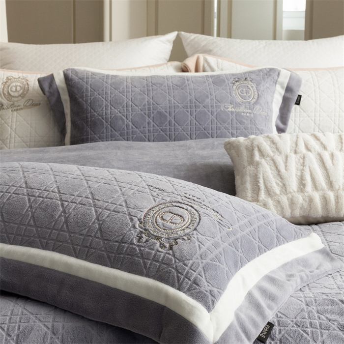 91家纺网 家纺一手货源 找家纺 馨蕊家居 2025新款秋冬轻奢煦暖绒系列四件套-绒拾梦 绒拾梦-北卡蓝